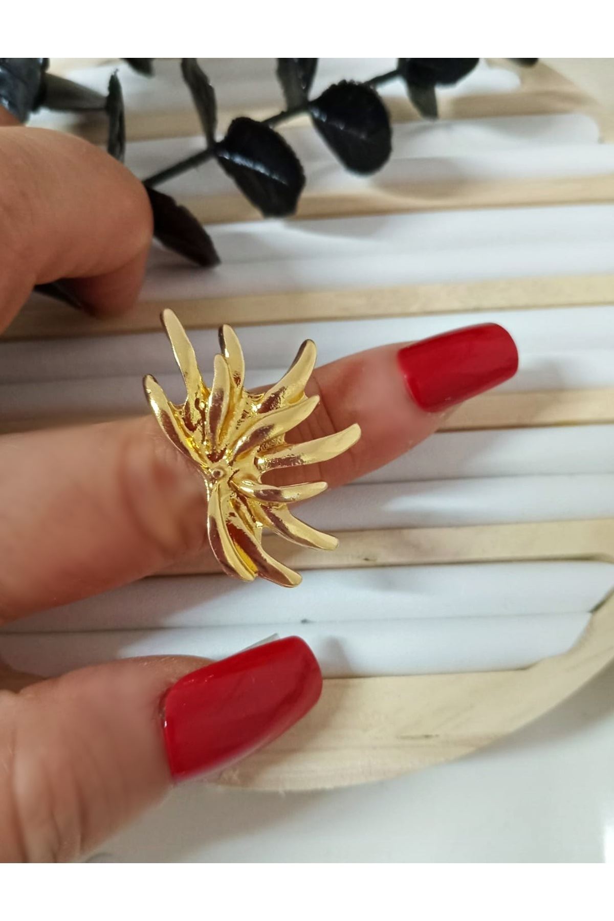 Gold Ayarlanabilir Yarım Çiçek Yüzük 4cm