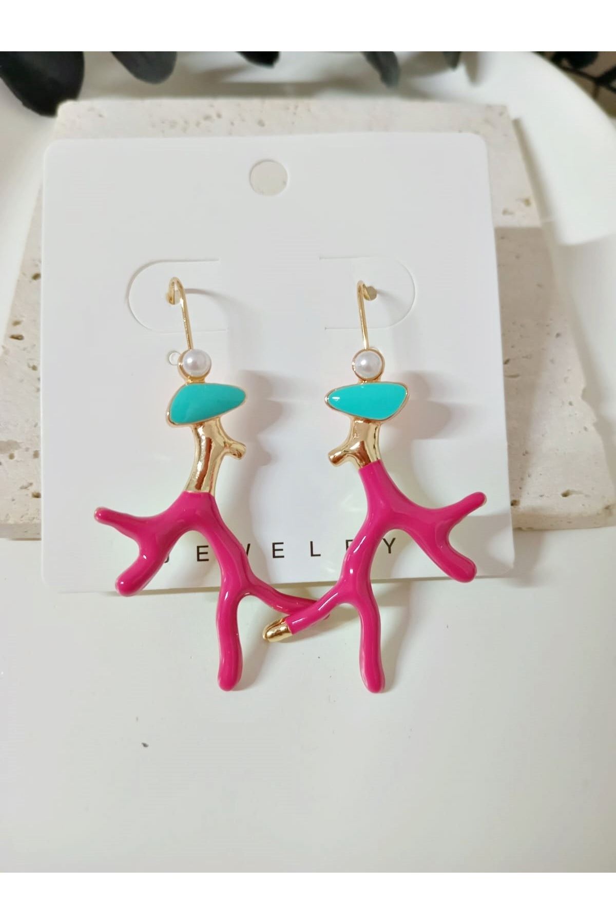 Pembe Mercan Sallantılı Pirinç Küpe
