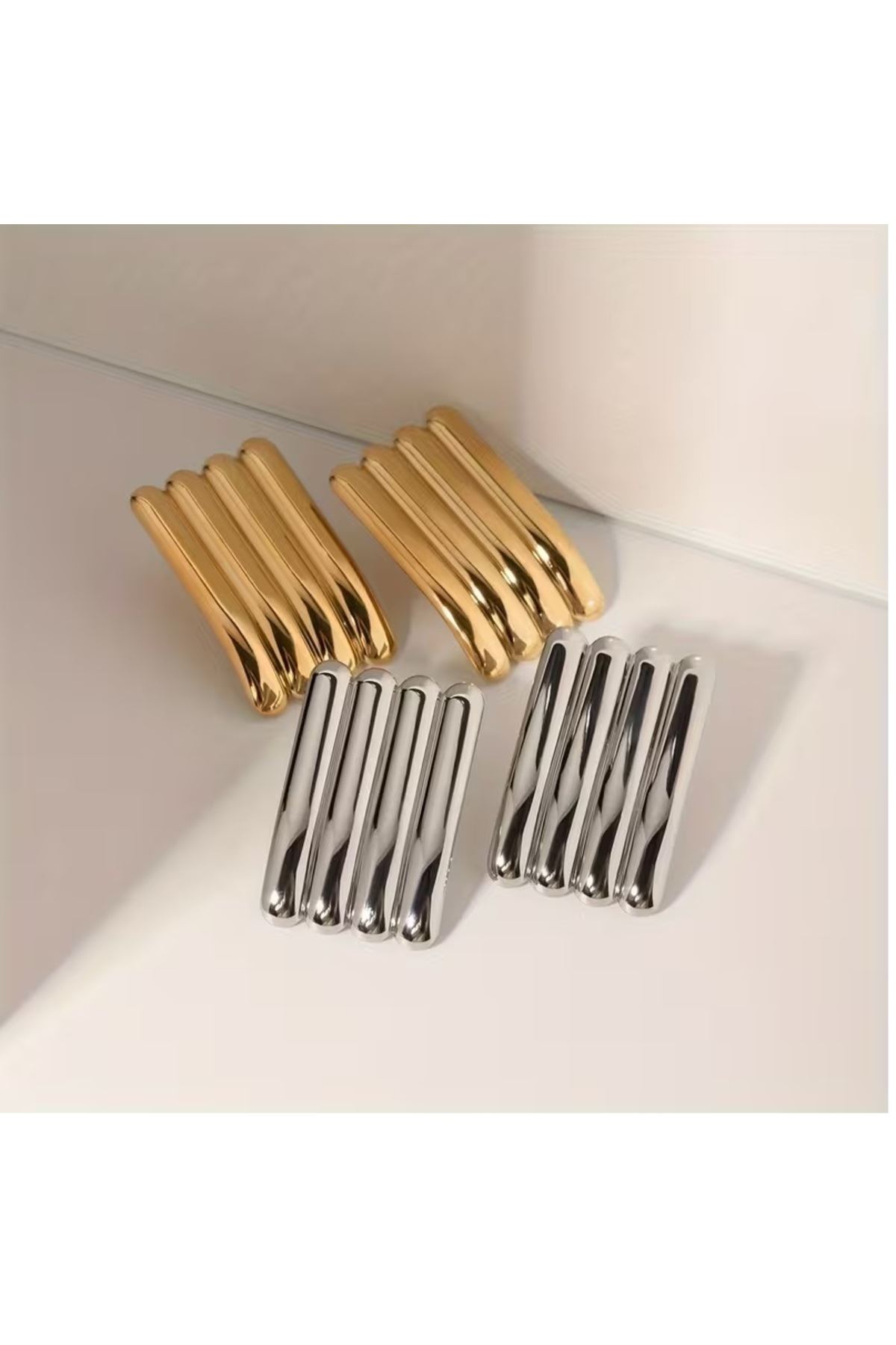 Gold Dörtgen Plaka Kadın Küpe
