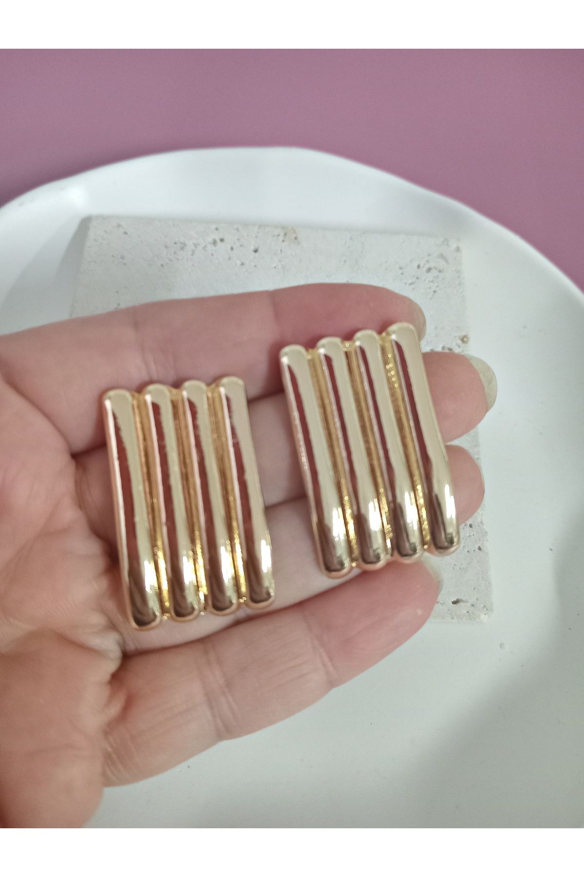 Gold Dörtgen Plaka Kadın Küpe