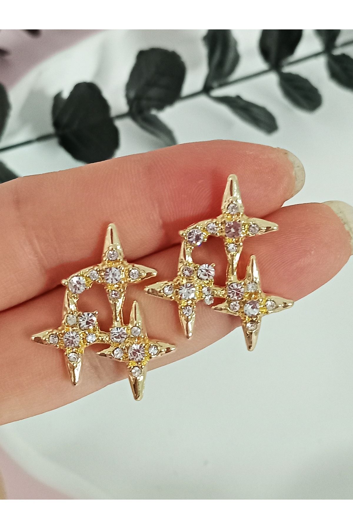 Gold Taşlı Yıldızlar Kadın Küpe