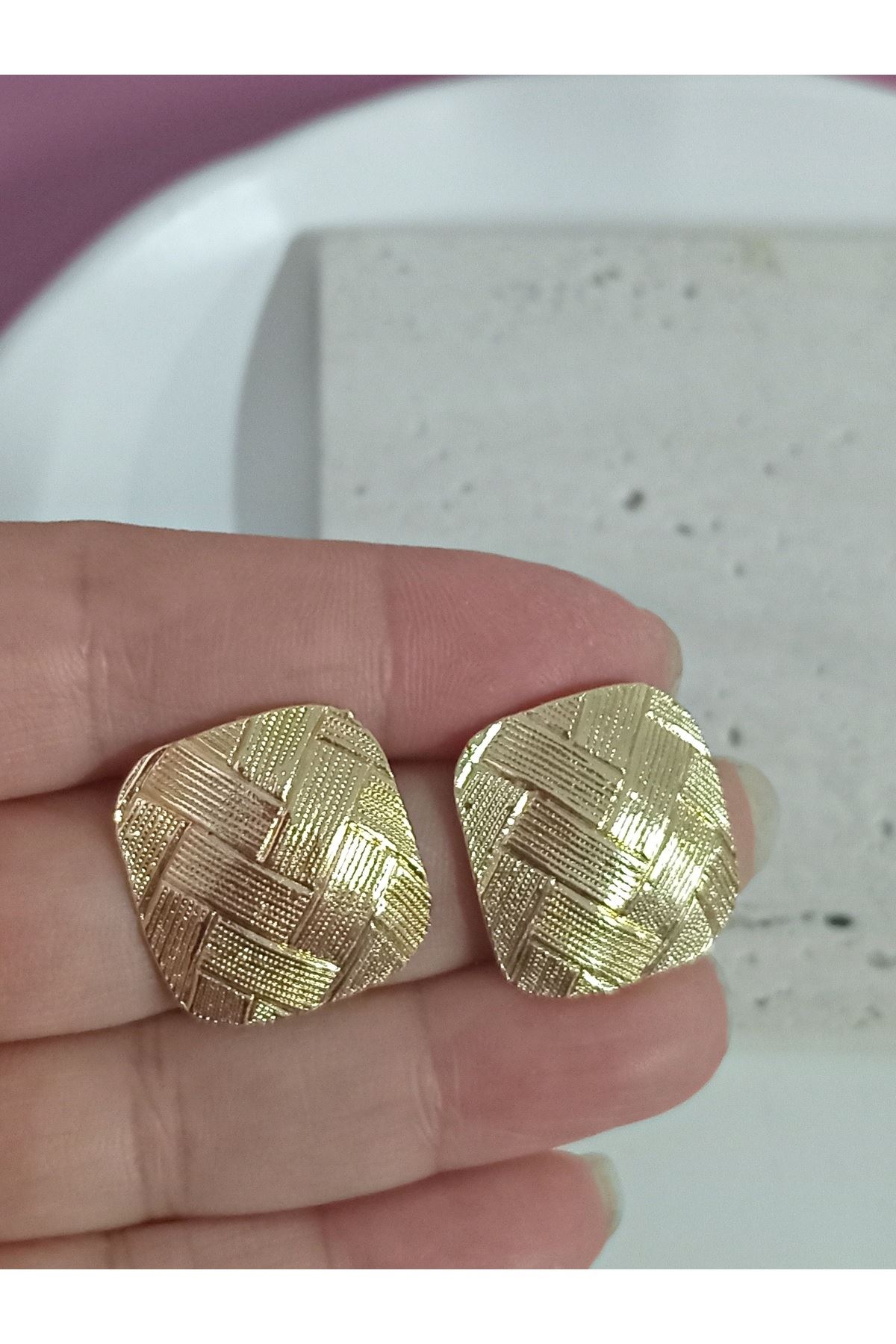 Gold Ekose Plaka Kadın Küpe