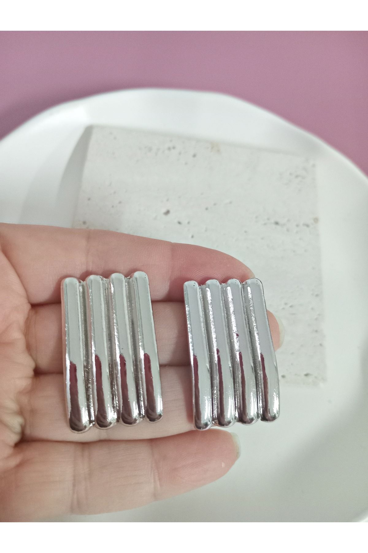 Gümüş Dörtgen Plaka Kadın Küpe