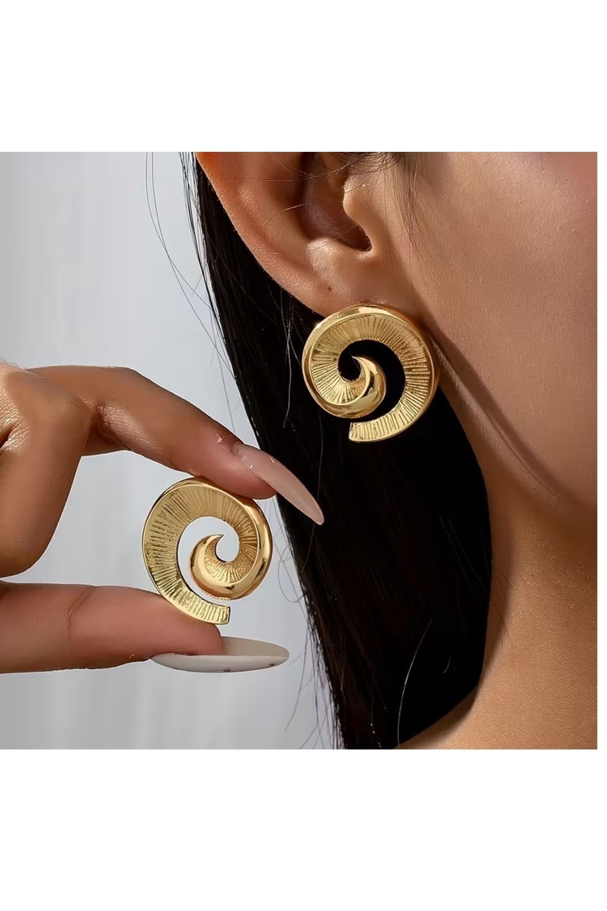 Gold Vintage Sarmal Kadın Küpe