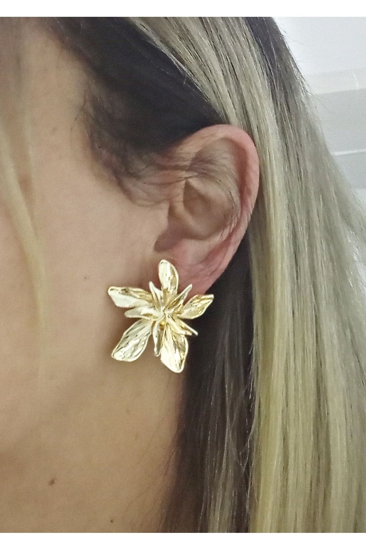 Gold Çiçek Küpe