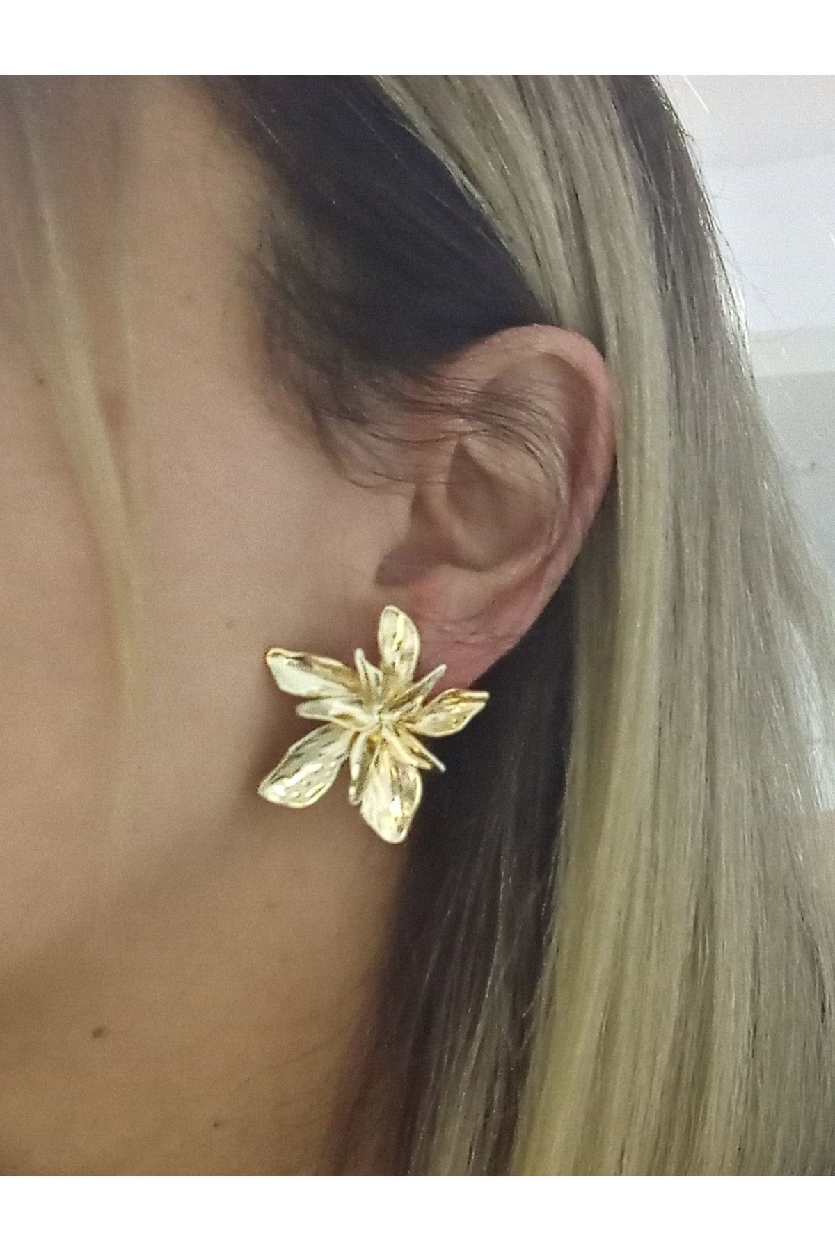 Gold Çiçek Küpe