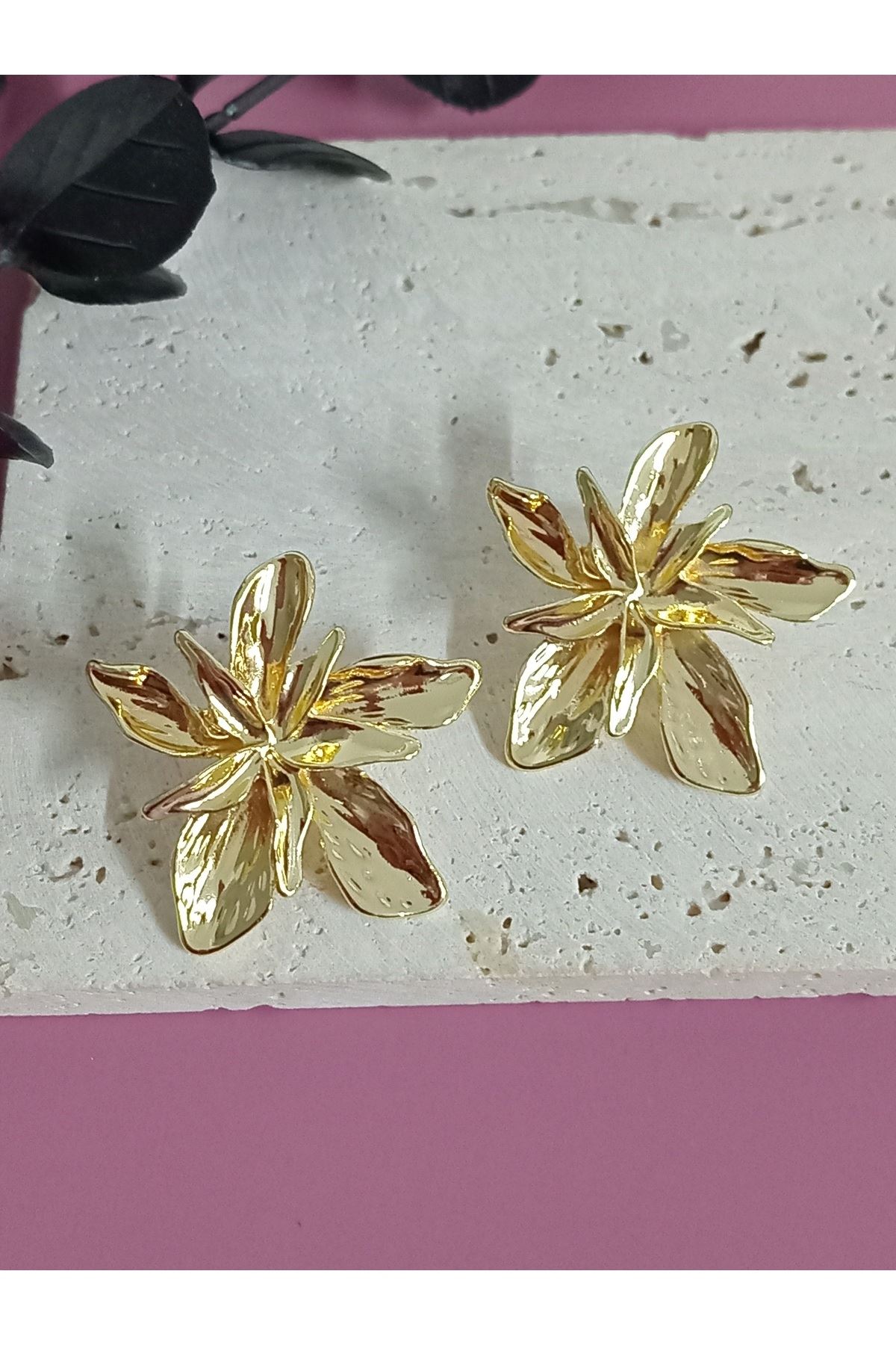 Gold Çiçek Küpe