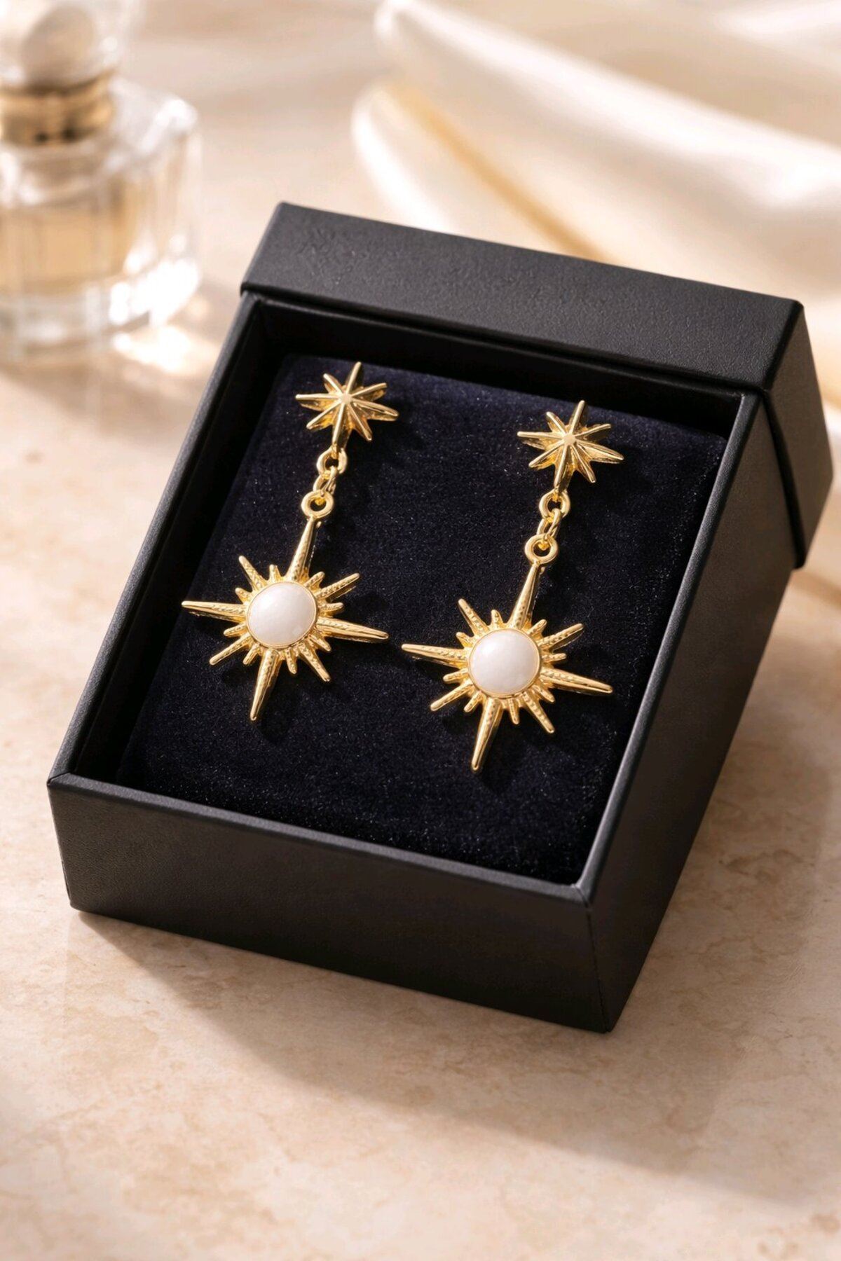Gold Beyaz Mineli Kuzey Yıldızı Küpe, Çok Hafif