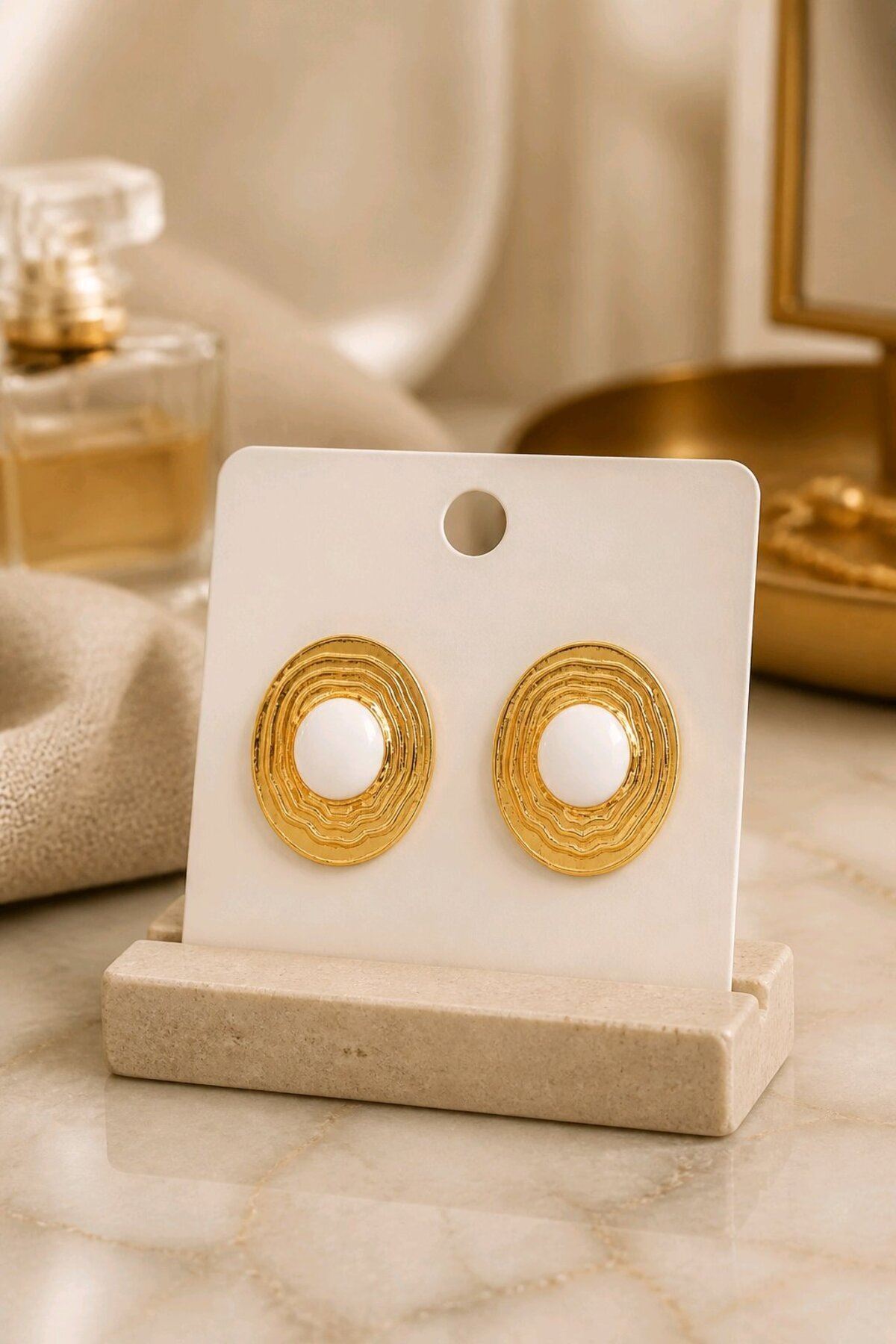 Gold Beyaz Mineli Oval Küpe, Uzunluk:2cm