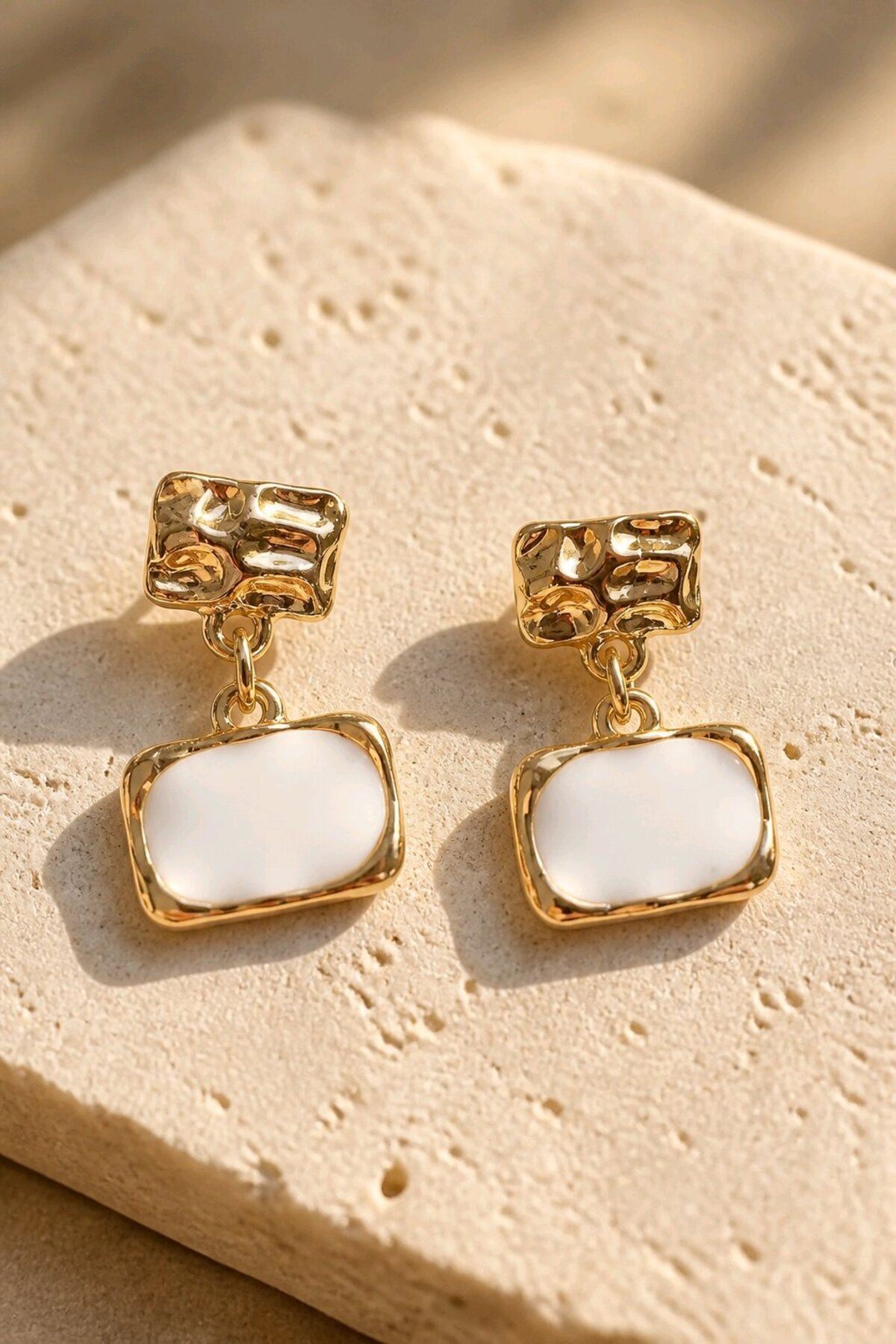 Gold Mavi Mineli Küpe, Uzunluk:2 cm, Genişlik:1,5 cm