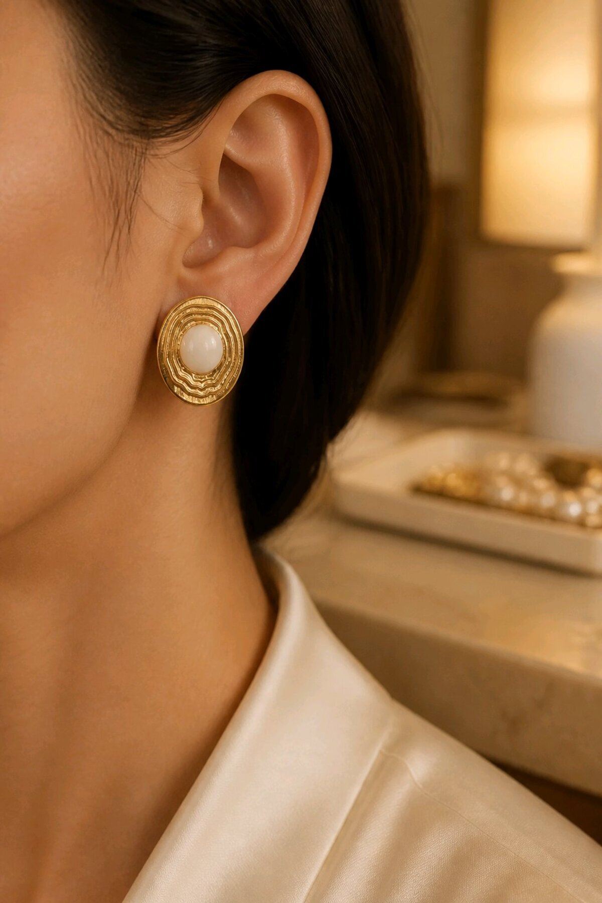Gold Beyaz Mineli Oval Küpe, Uzunluk:2cm