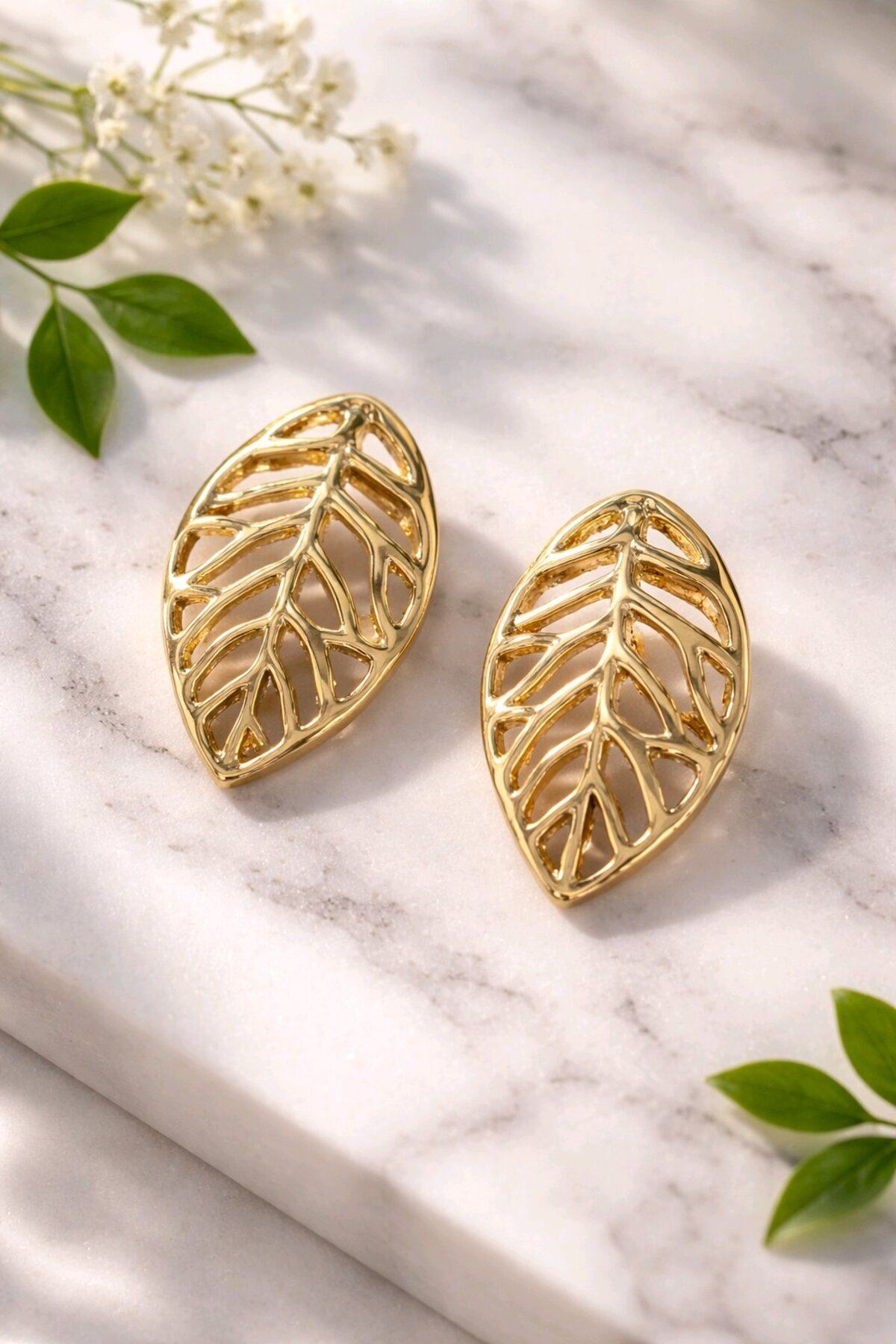 Gold Yaprak Şık Küpe