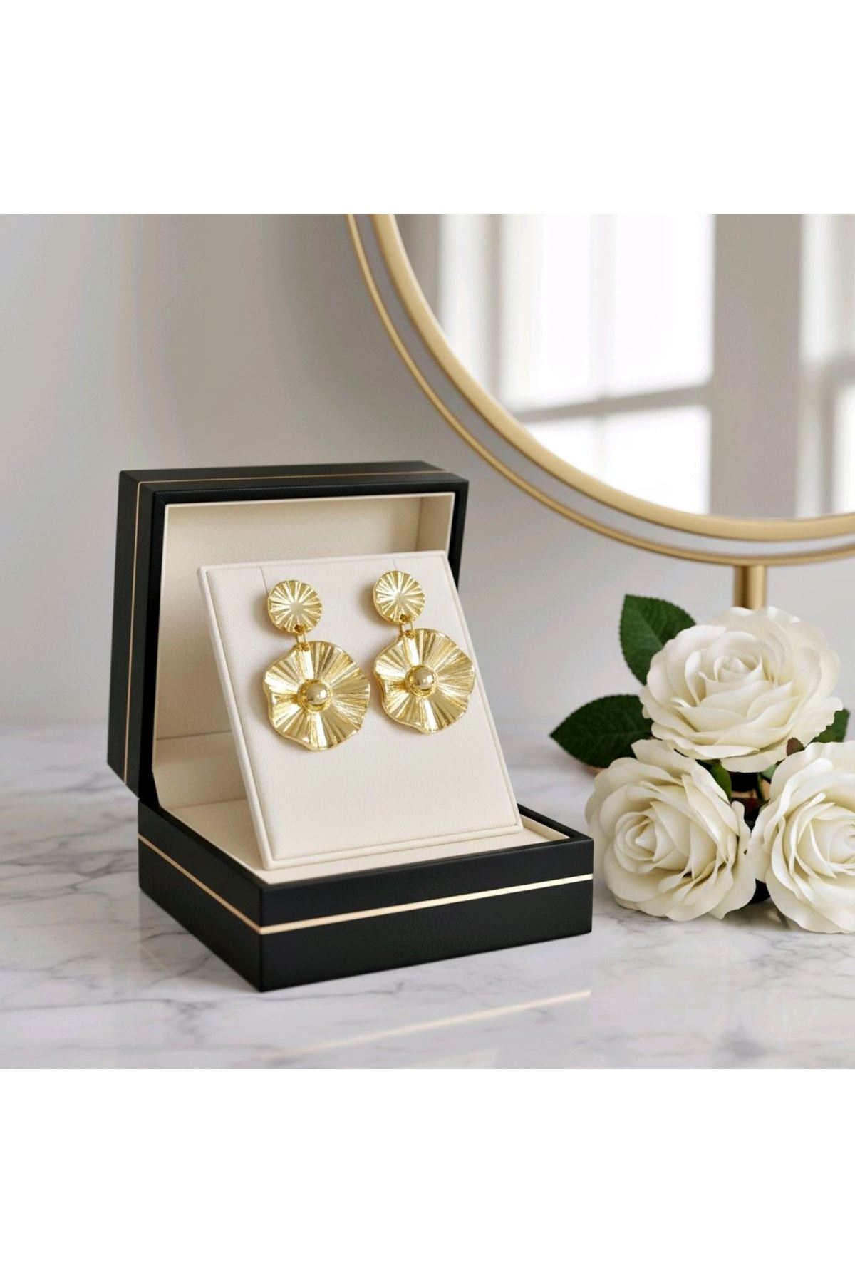 Gold Sallantılı Çiçek Küpe