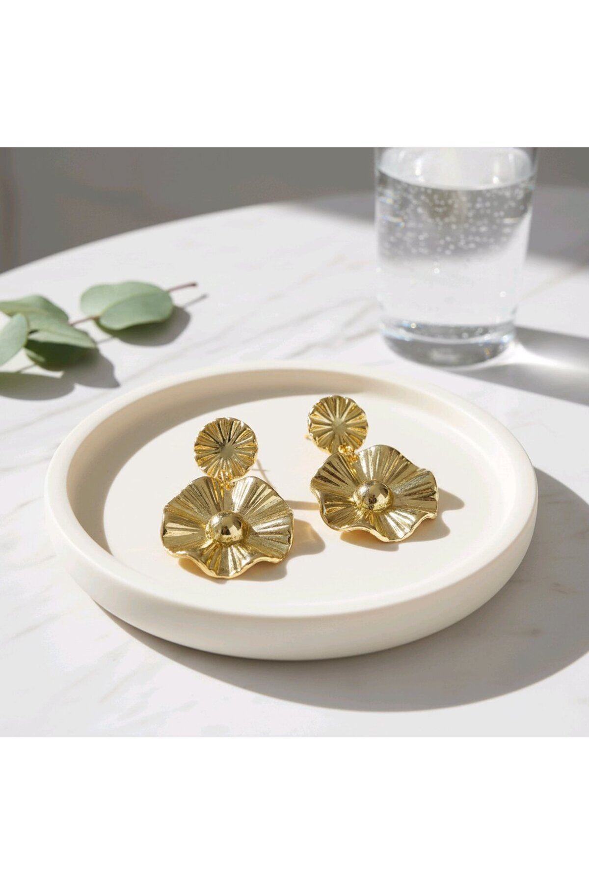 Gold Sallantılı Çiçek Küpe