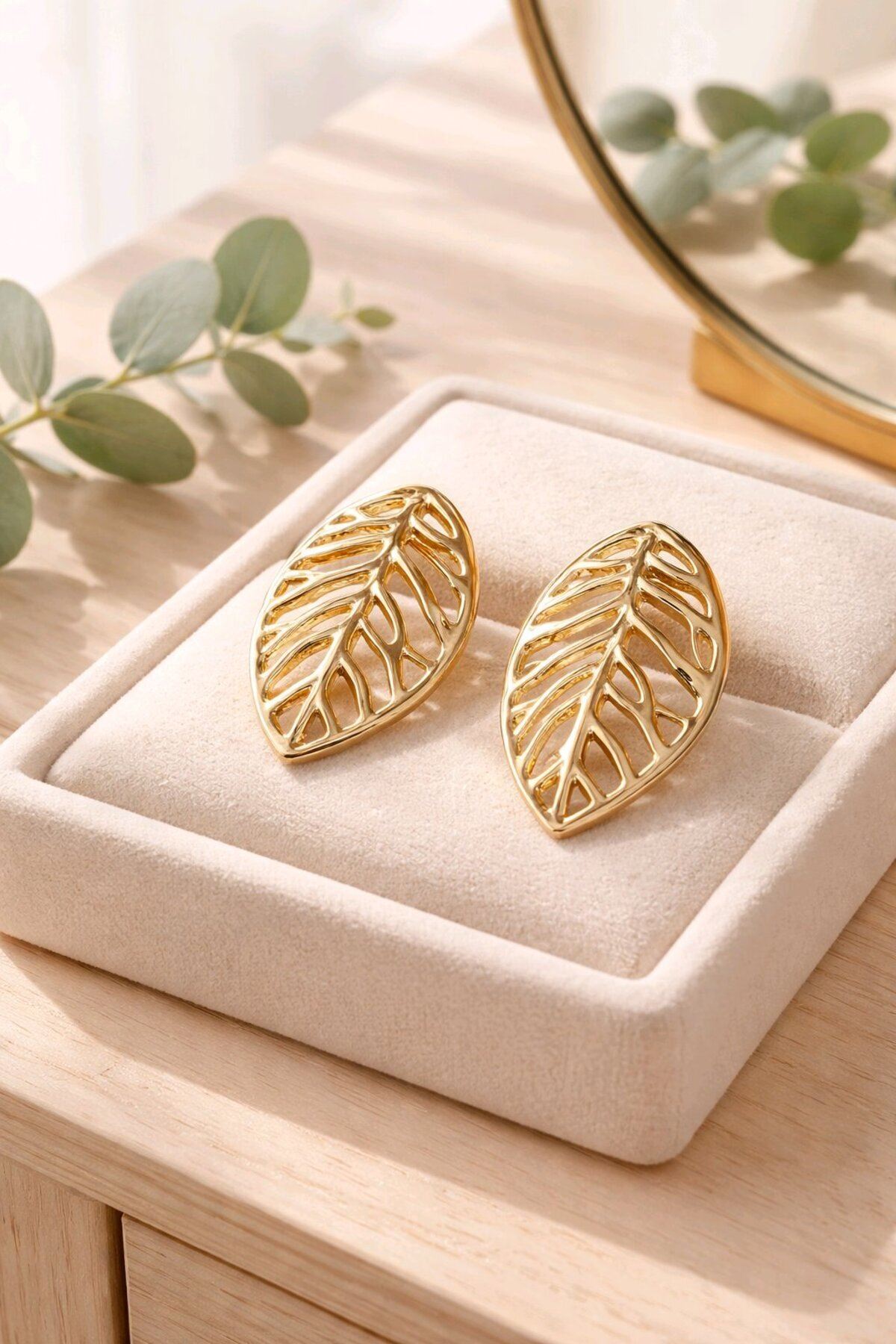 Gold Yaprak Şık Küpe