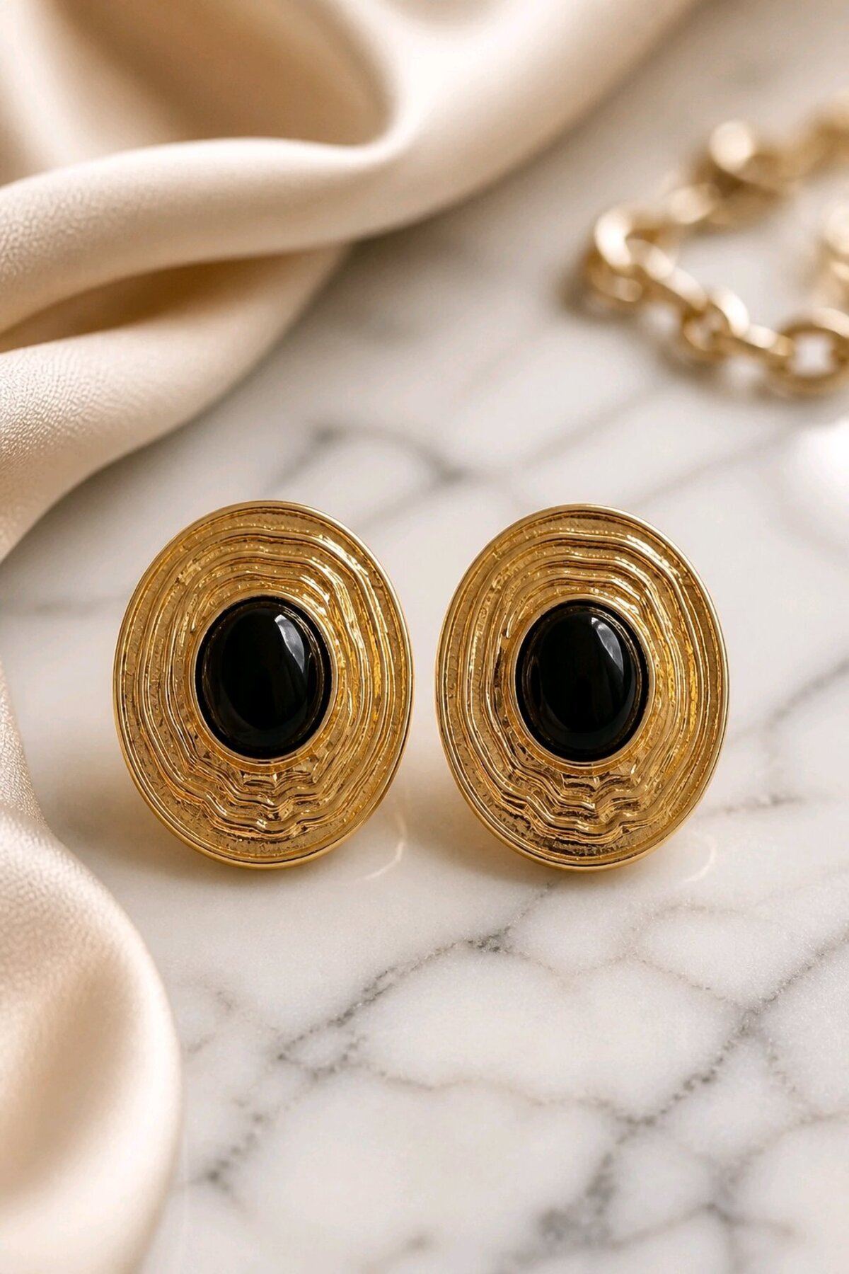 Gold Beyaz Mineli Oval Küpe