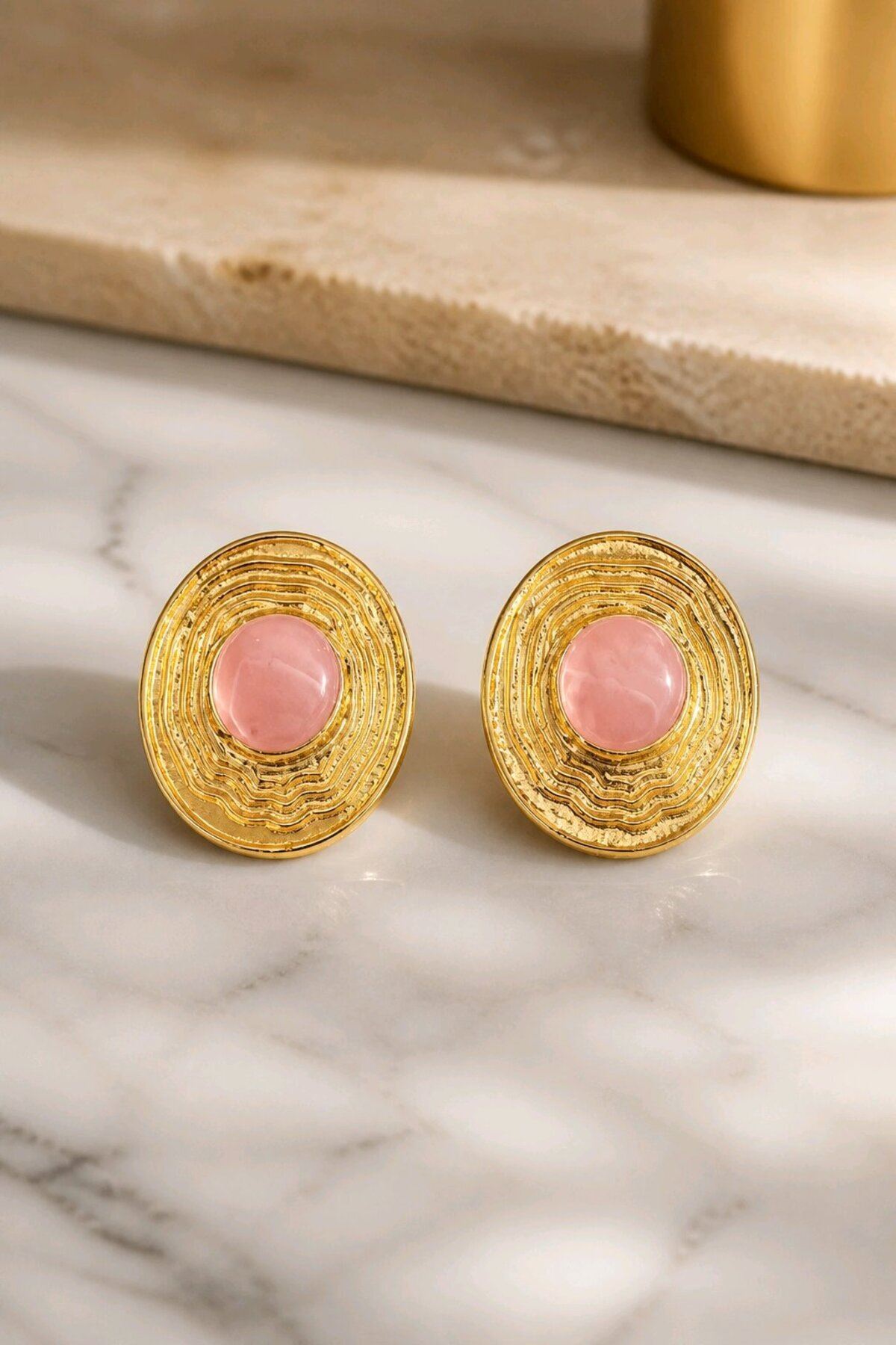 Gold Pembe Mineli Oval Küpe, Uzunluk:2cm