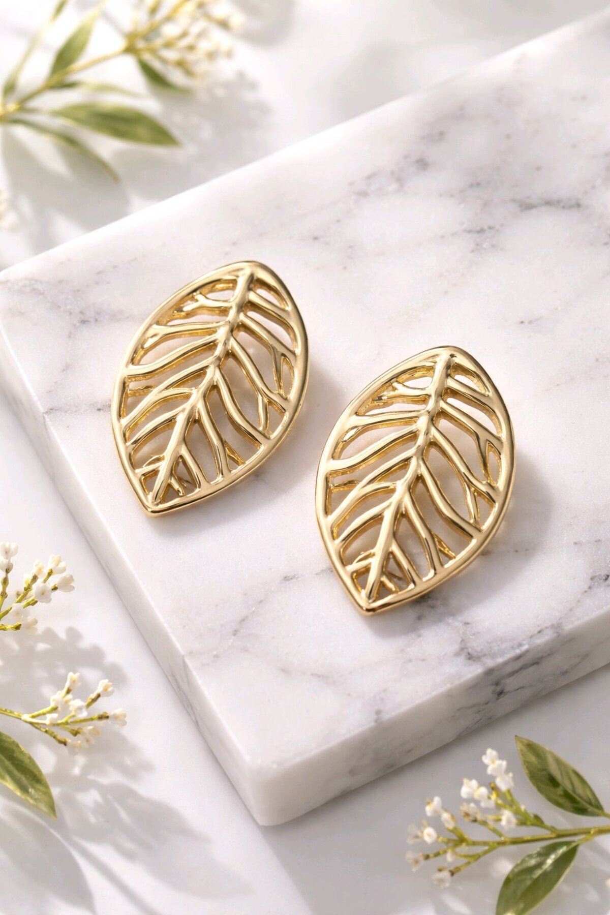 Gold Yaprak Şık Küpe