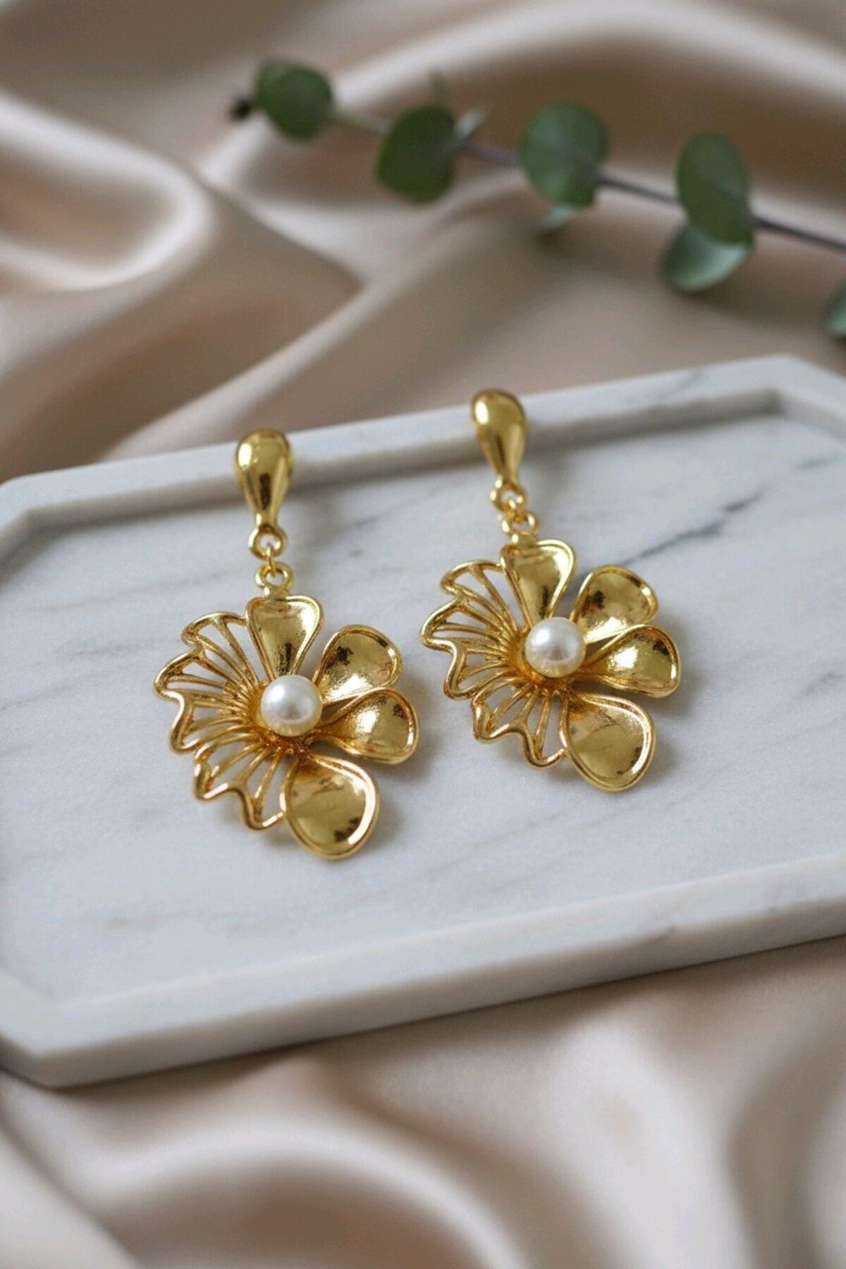 Gold İncili Çiçek Küpe
