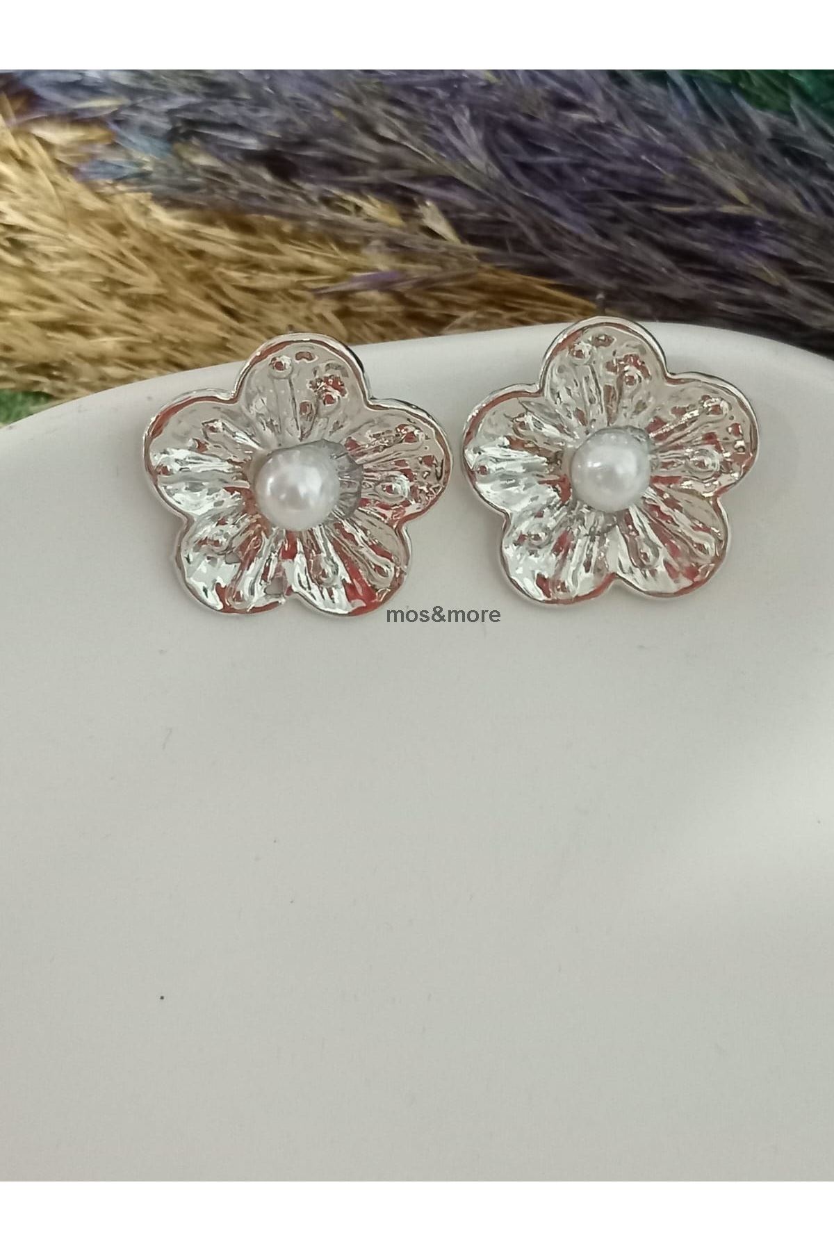 Gümüş Renk İncili Çiçek Kadın Küpe