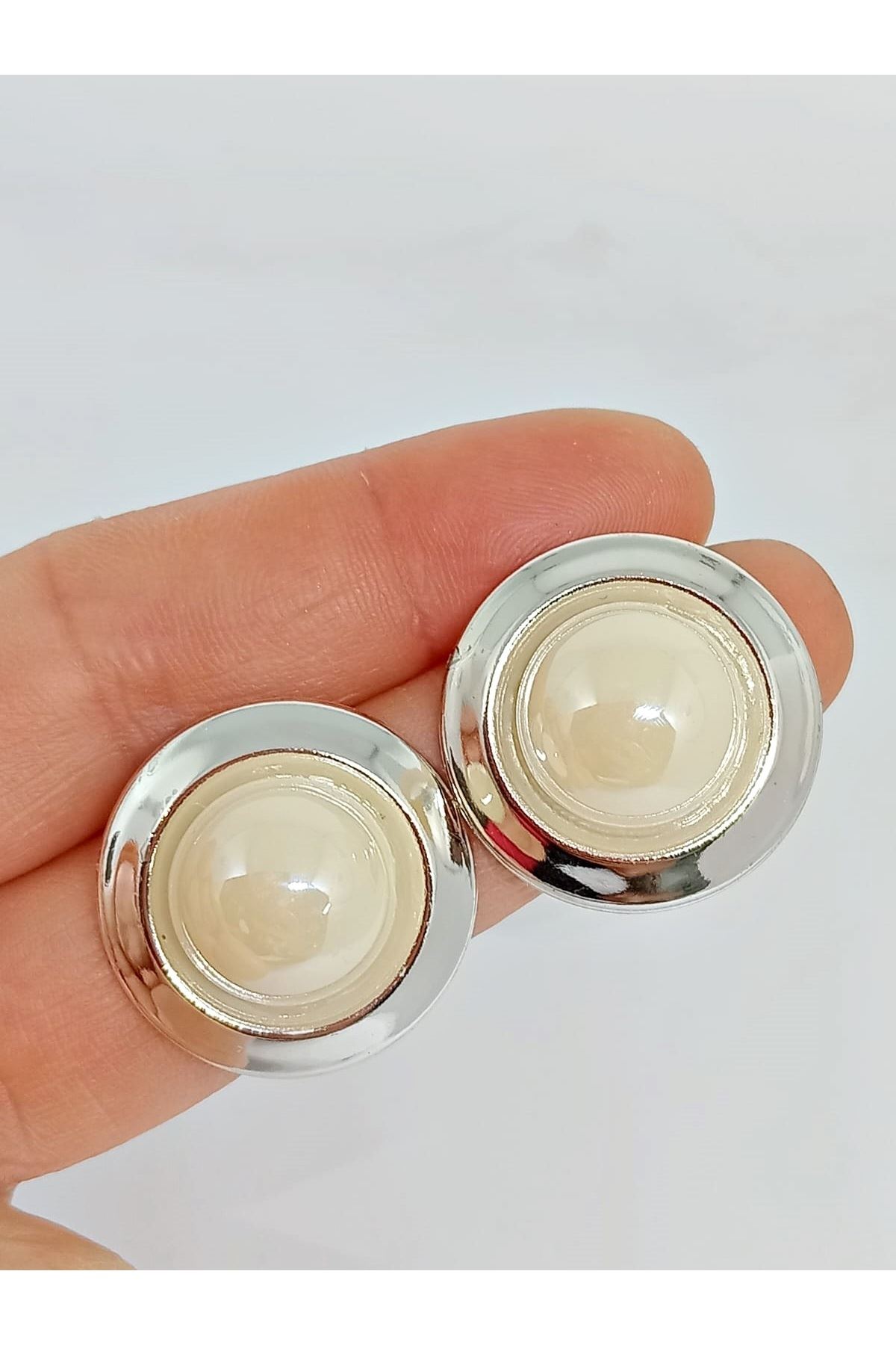 Gümüş Krem Incili Düğme Kadın Küpe, 2,5cm