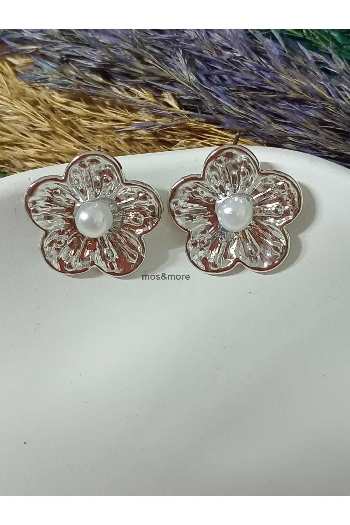 Gümüş Renk İncili Çiçek Kadın Küpe