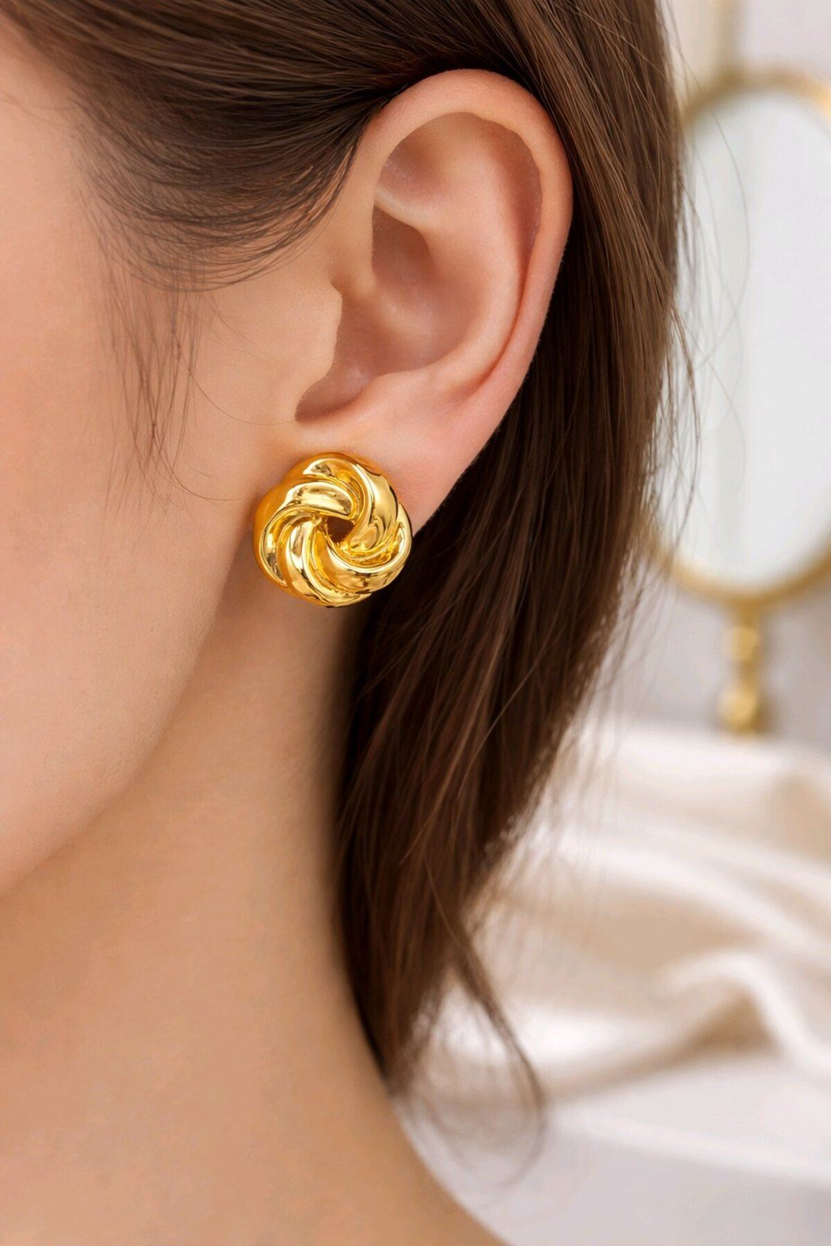 Gold Vintage Sarmal Kadın Küpe