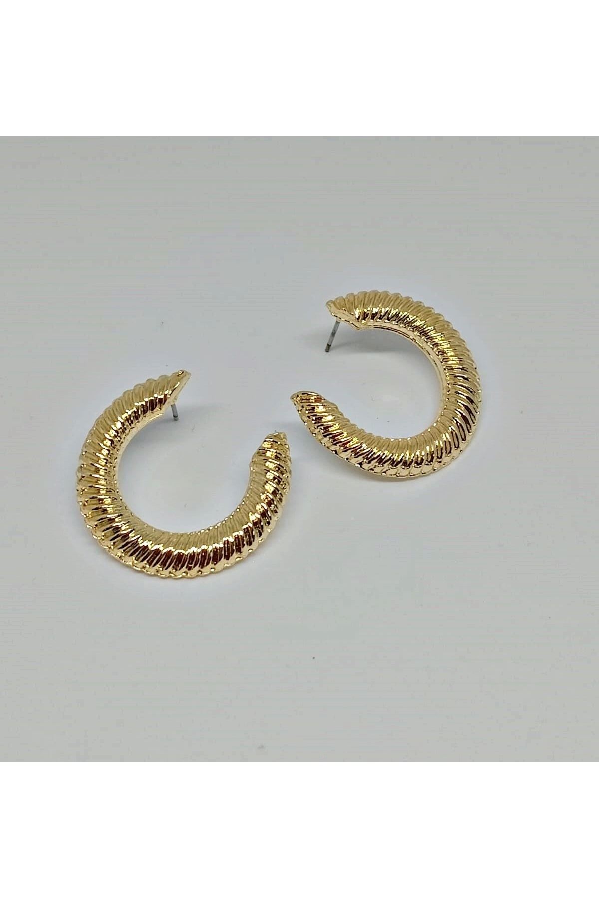 Gold Çizgi Detaylı Halka Kadın Küpe