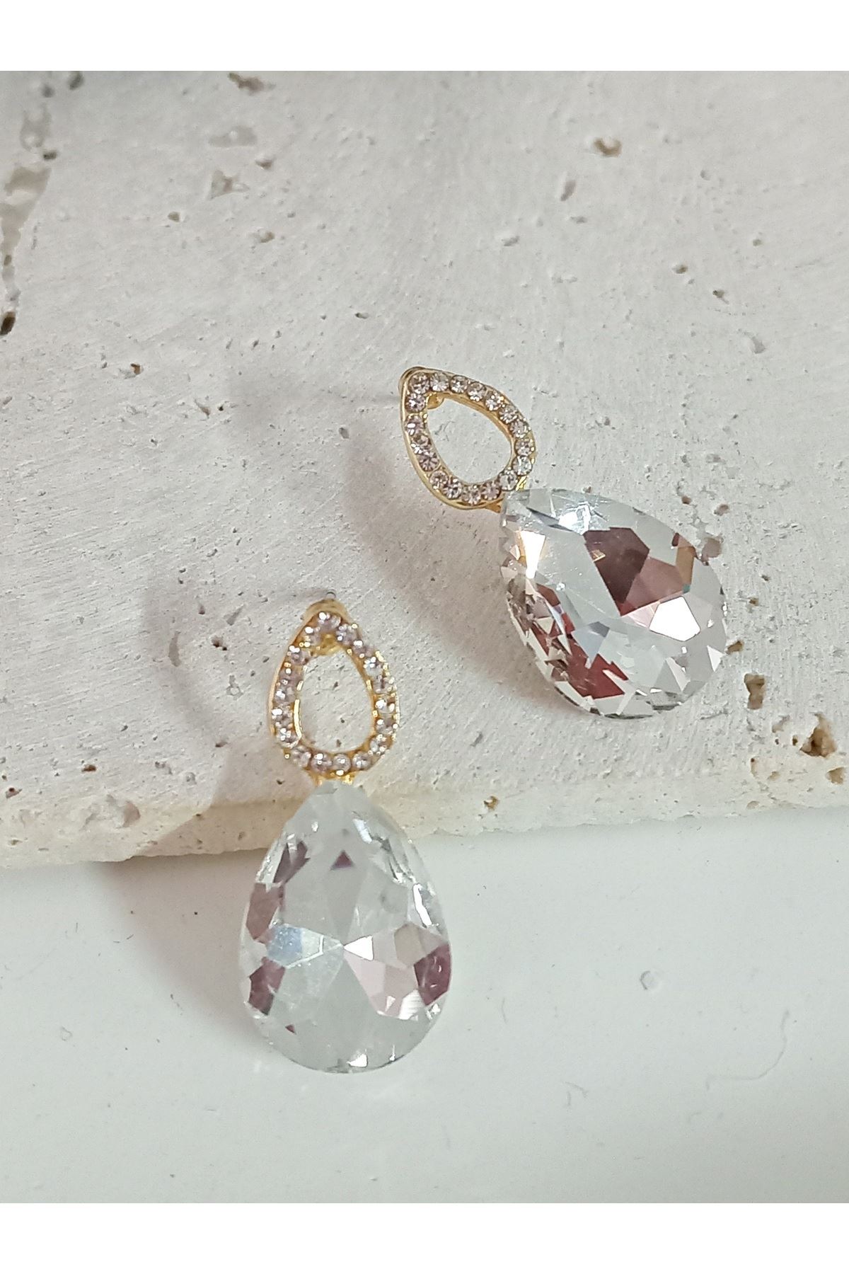 Beyaz Taşlı Damla Gold Kadın Küpe
