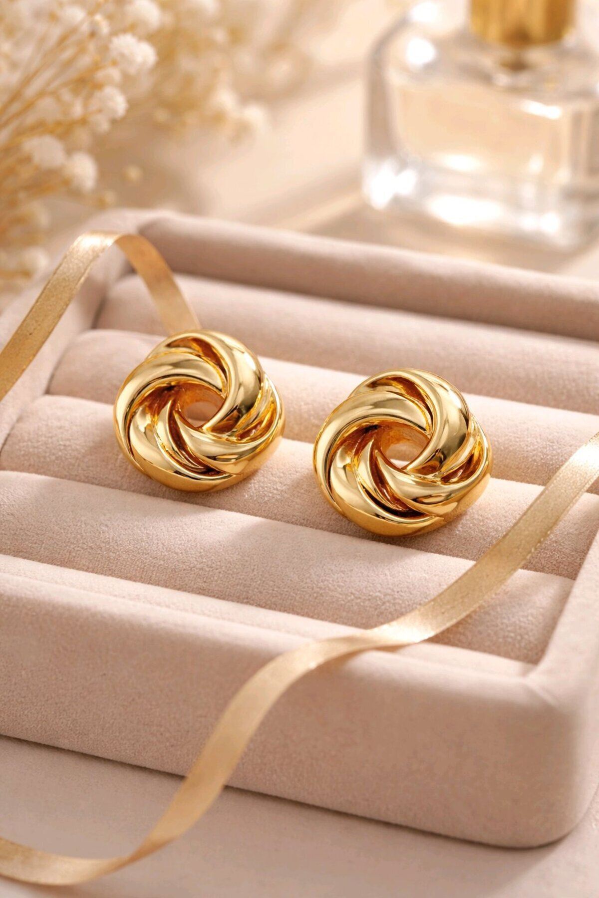 Gold Vintage Sarmal Kadın Küpe