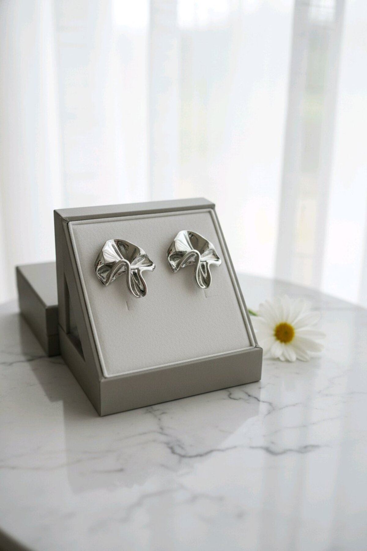 Gümüş Asimetrik Kadın Küpe