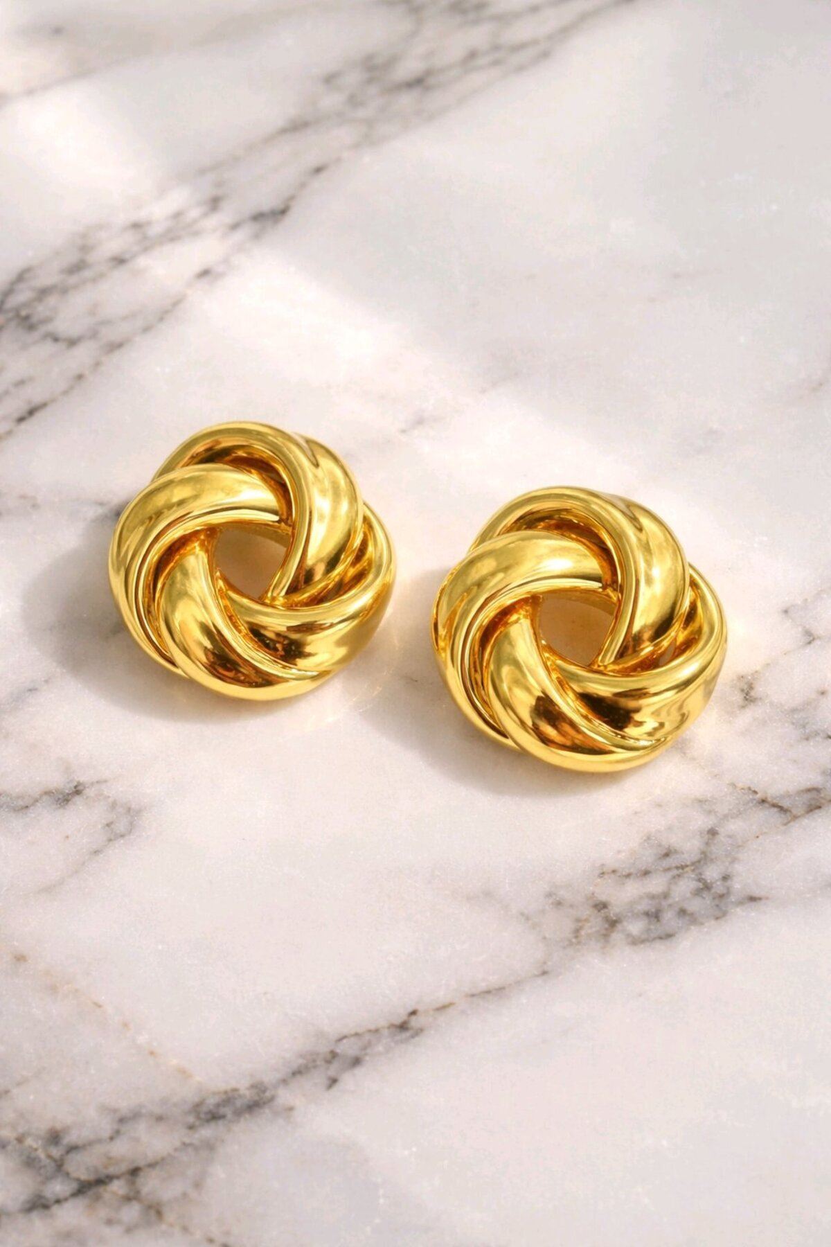 Gold Vintage Sarmal Kadın Küpe