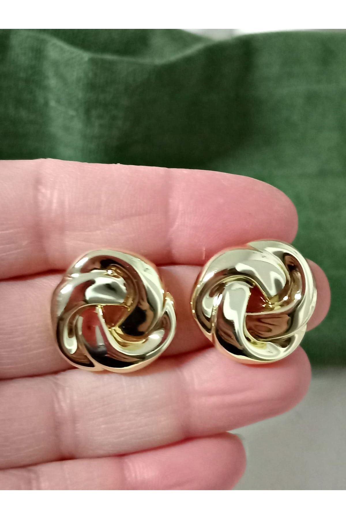 Gold Vintage Sarmal Kadın Küpe