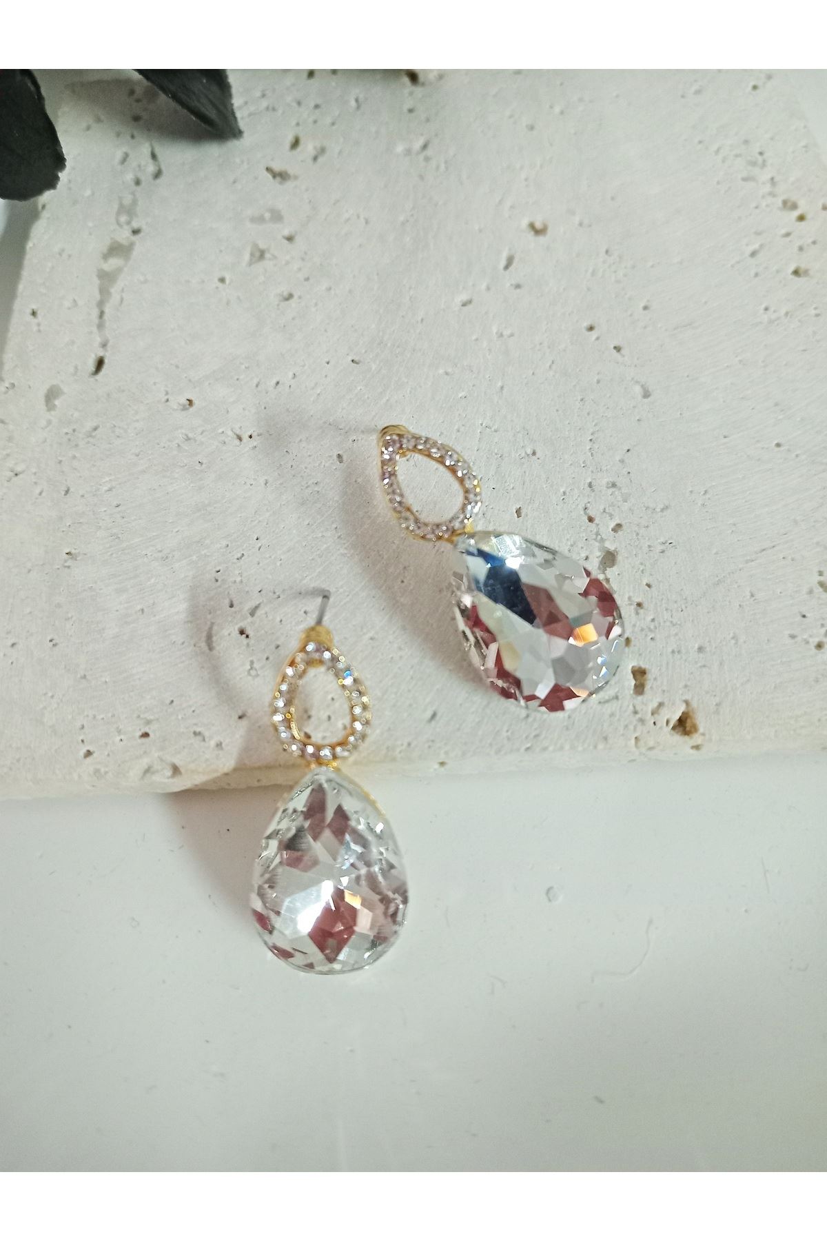 Beyaz Taşlı Damla Gold Kadın Küpe
