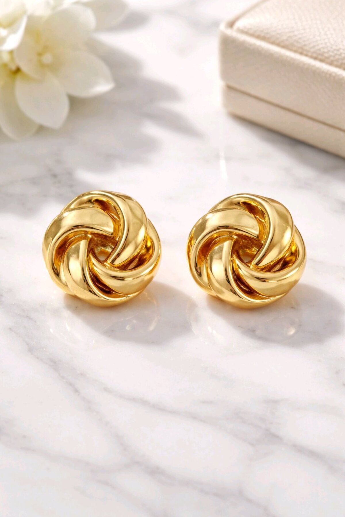 Gold Vintage Sarmal Kadın Küpe