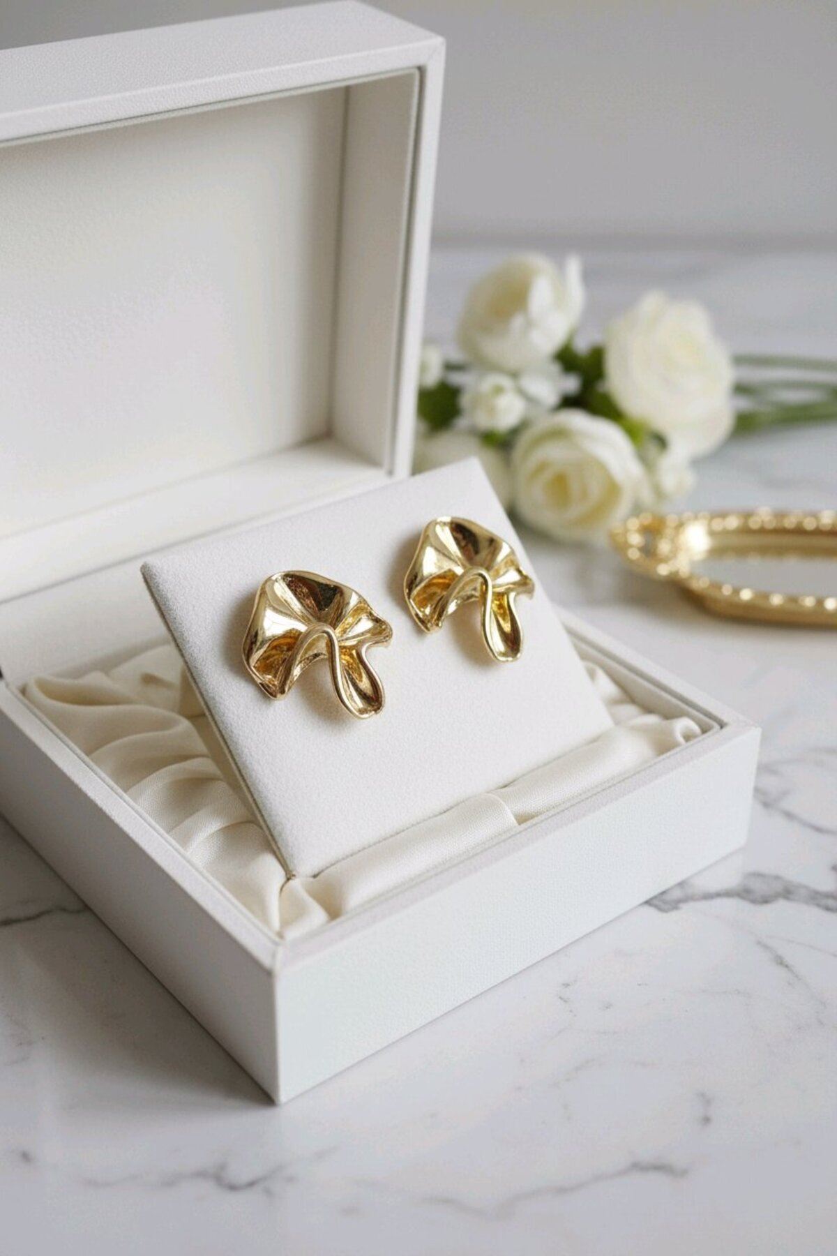 Gold Asimetrik Kadın Küpe