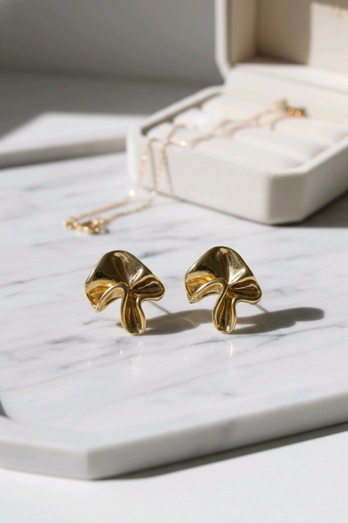 Gold Asimetrik Kadın Küpe