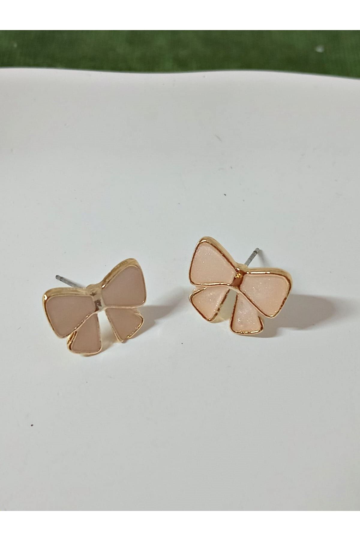 Minimal Ekru Fiyonk Günlük Kadın Küpe