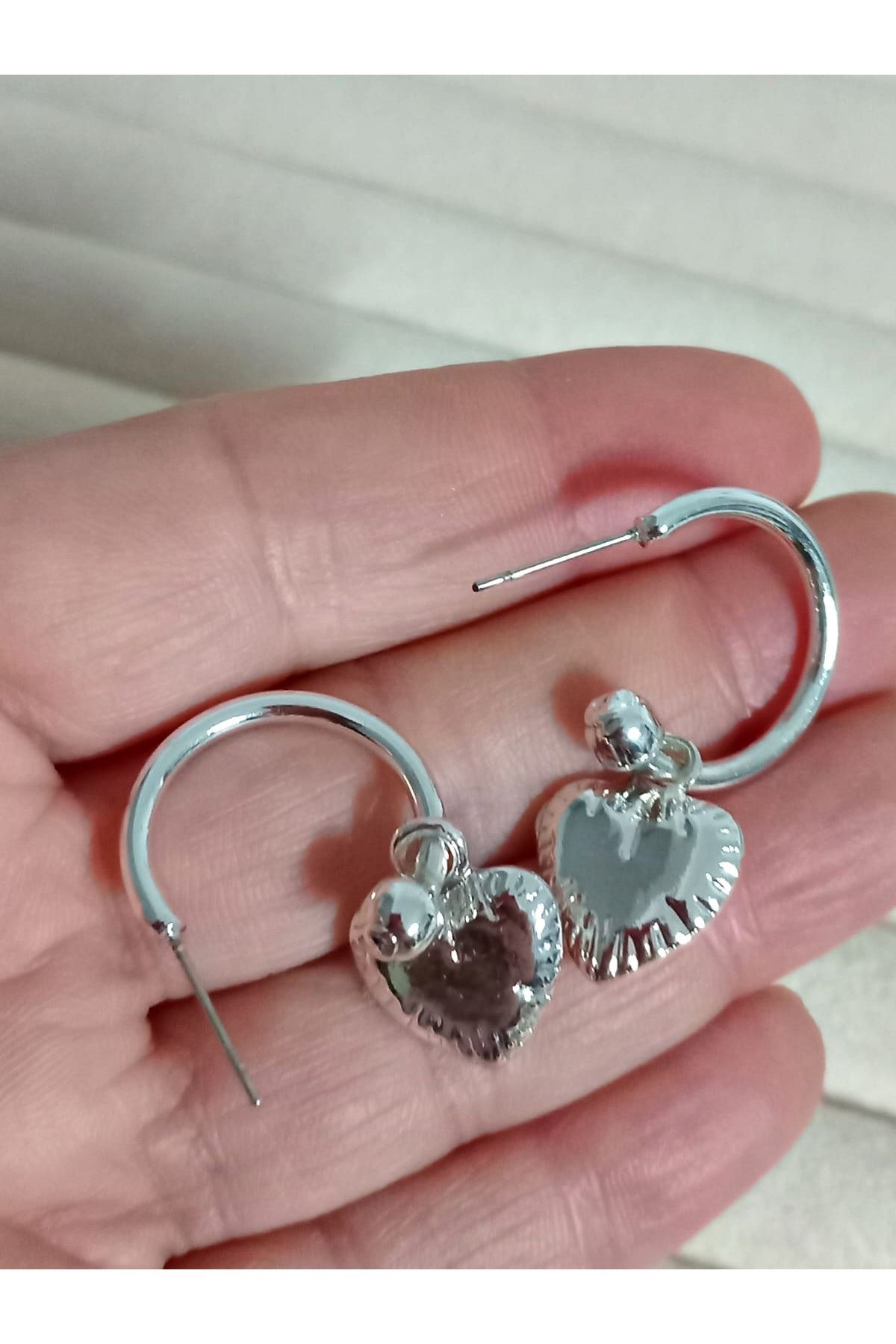 Gümüş  Halka Kalp Sallantılı Kadın Küpe