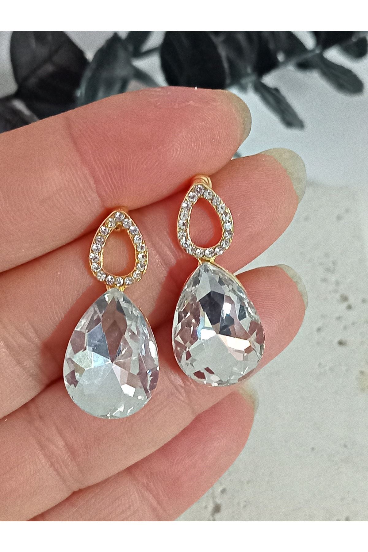 Beyaz Taşlı Damla Gold Kadın Küpe