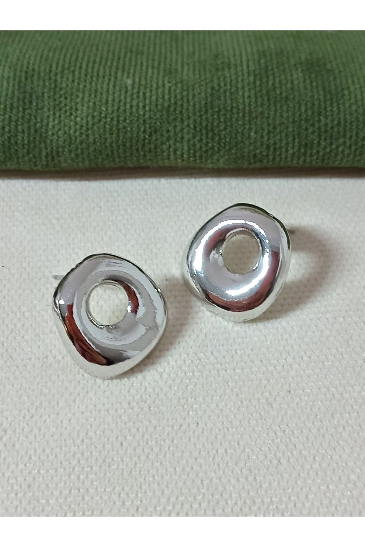 Gümüş Ortası Delik Şık Günlük Kadın Küpe
