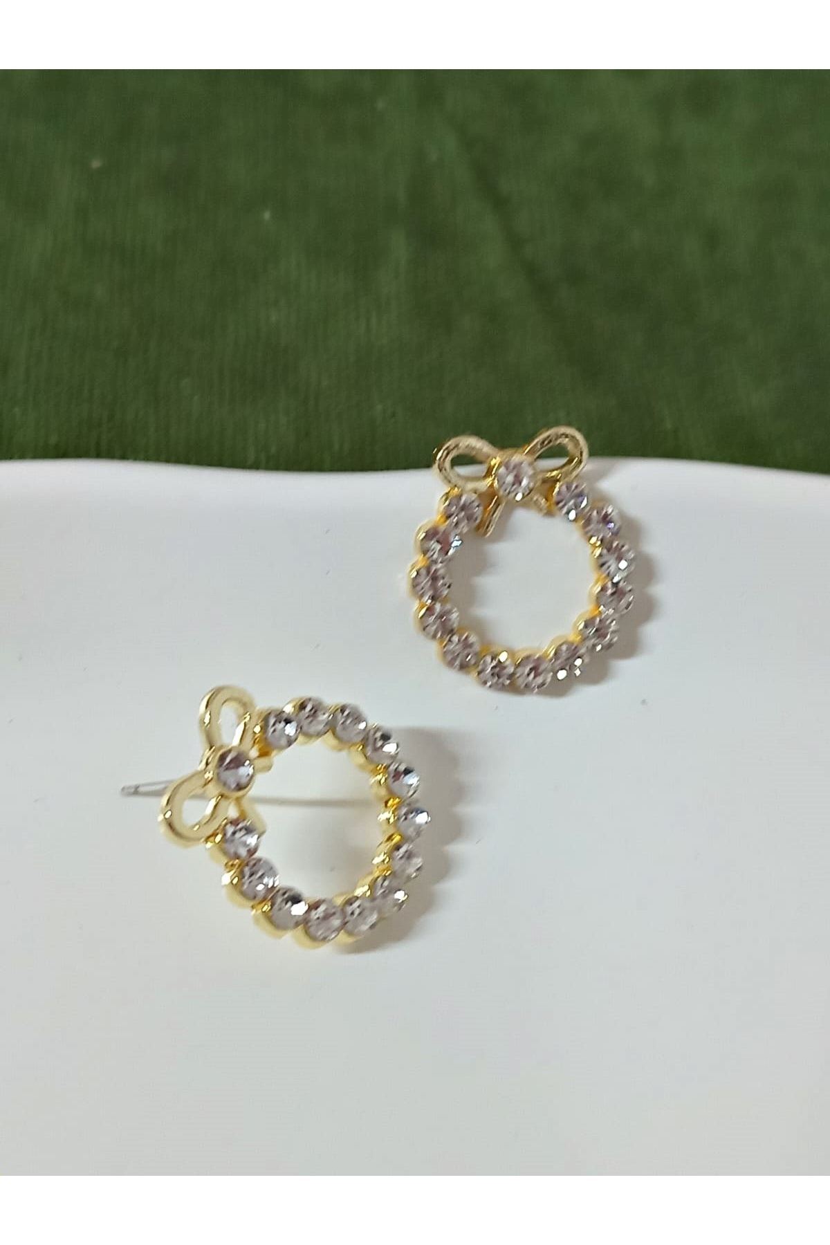 Gold Taşlı Fiyonk Yuvarlak Şık Kadın Küpe