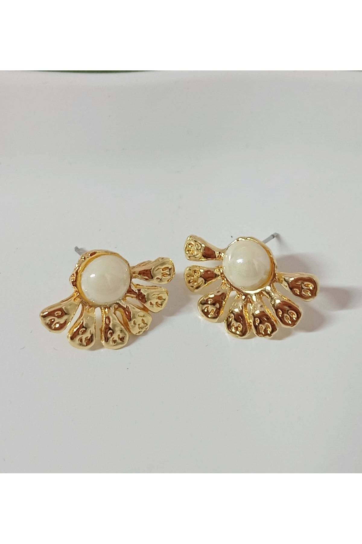 Gold Yarım Çiçek Şık Kadın Küpe
