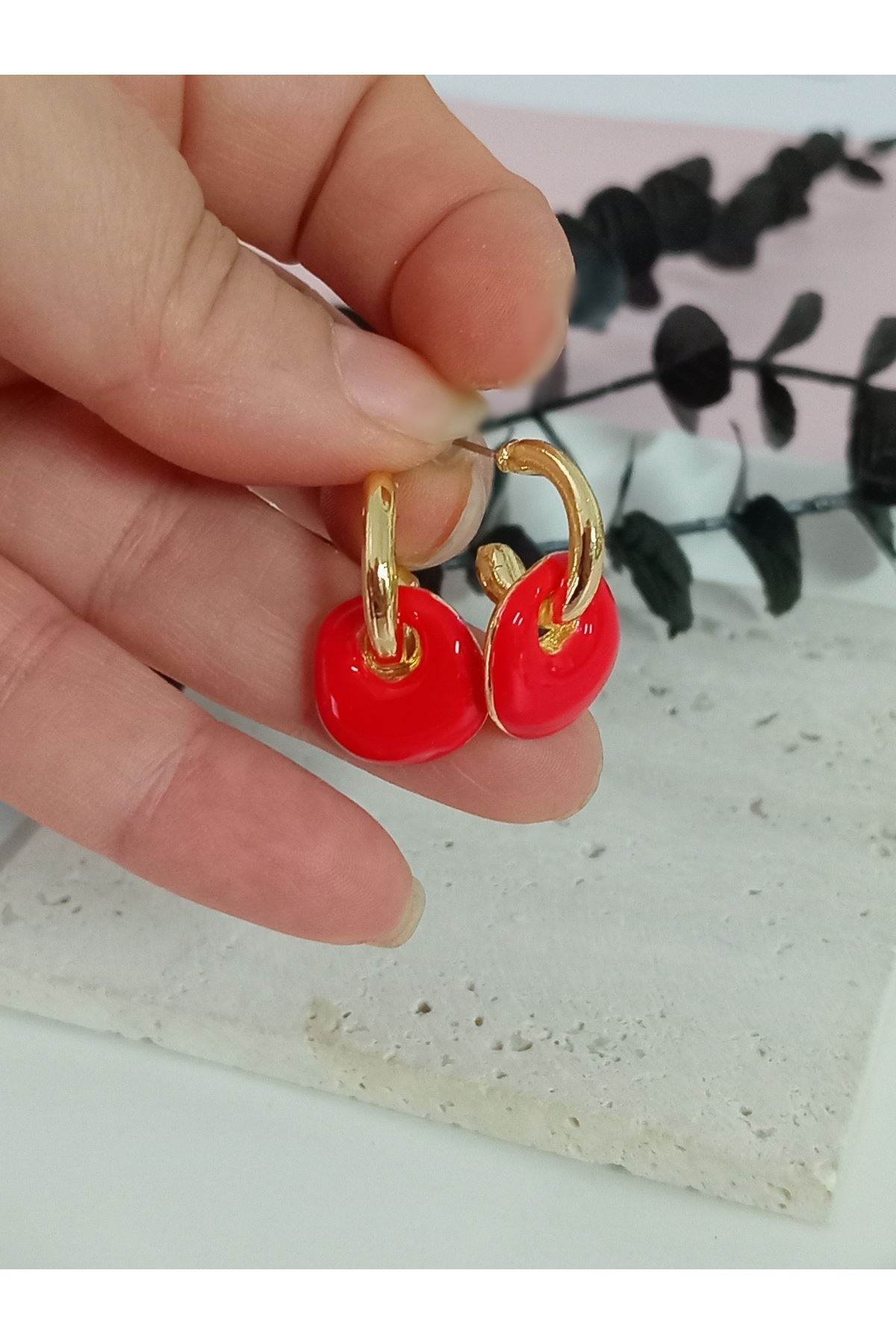 Kırmızı Mineli Halka Kadın Küpe