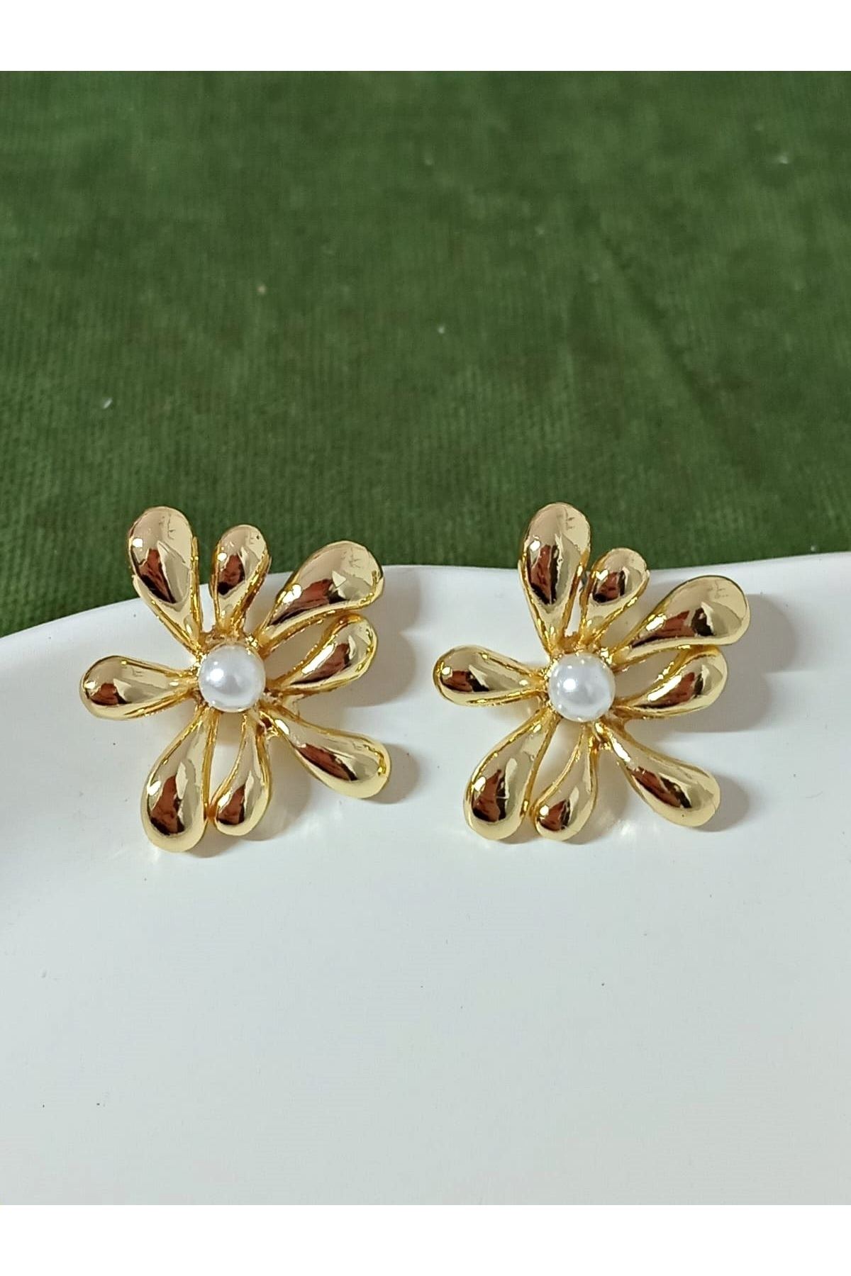 Gold İncili Şekilsiz Şık Kadın Küpe