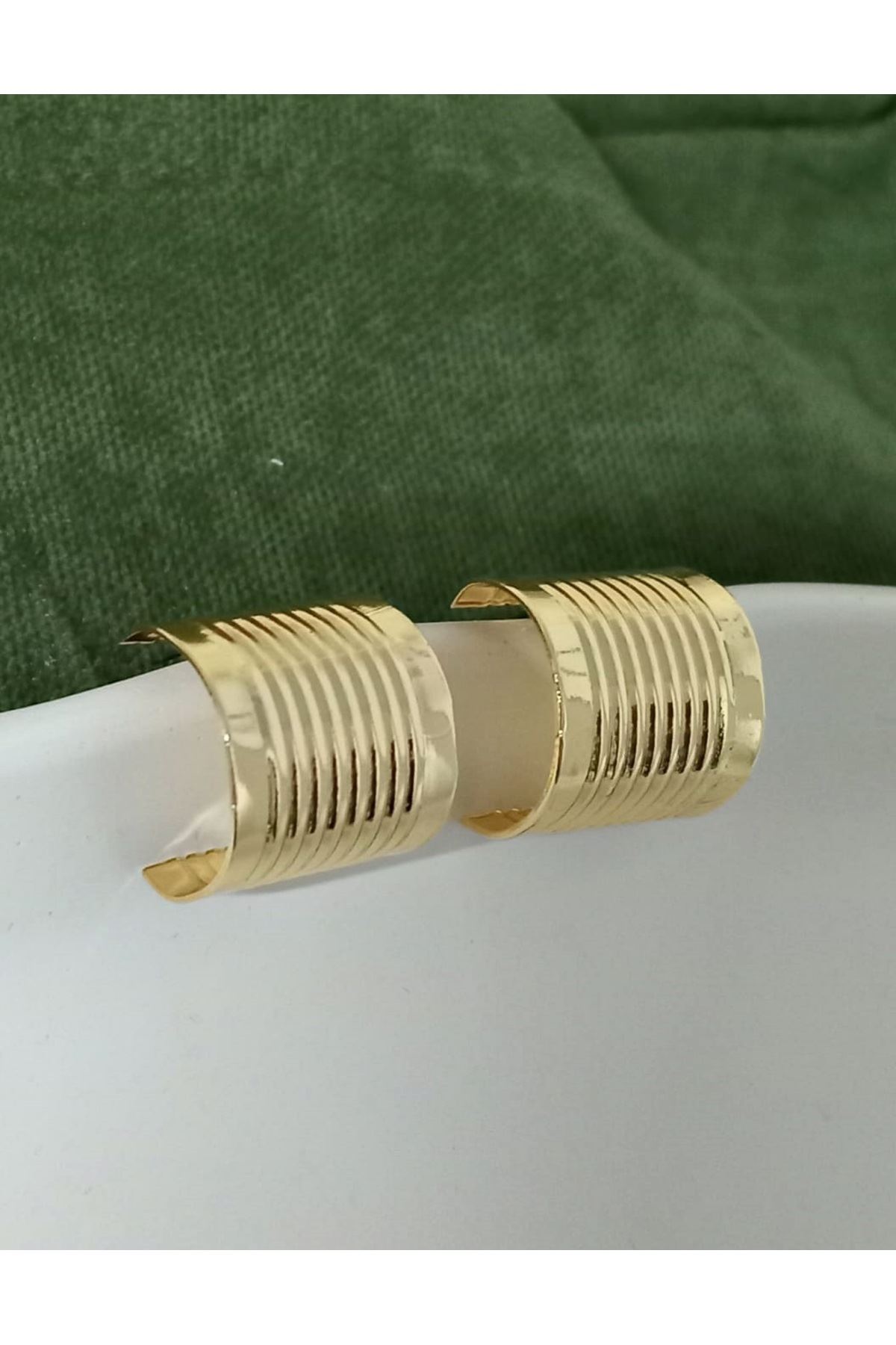 Gold C Şekilli Halka Hafif Şık Kadın Küpe