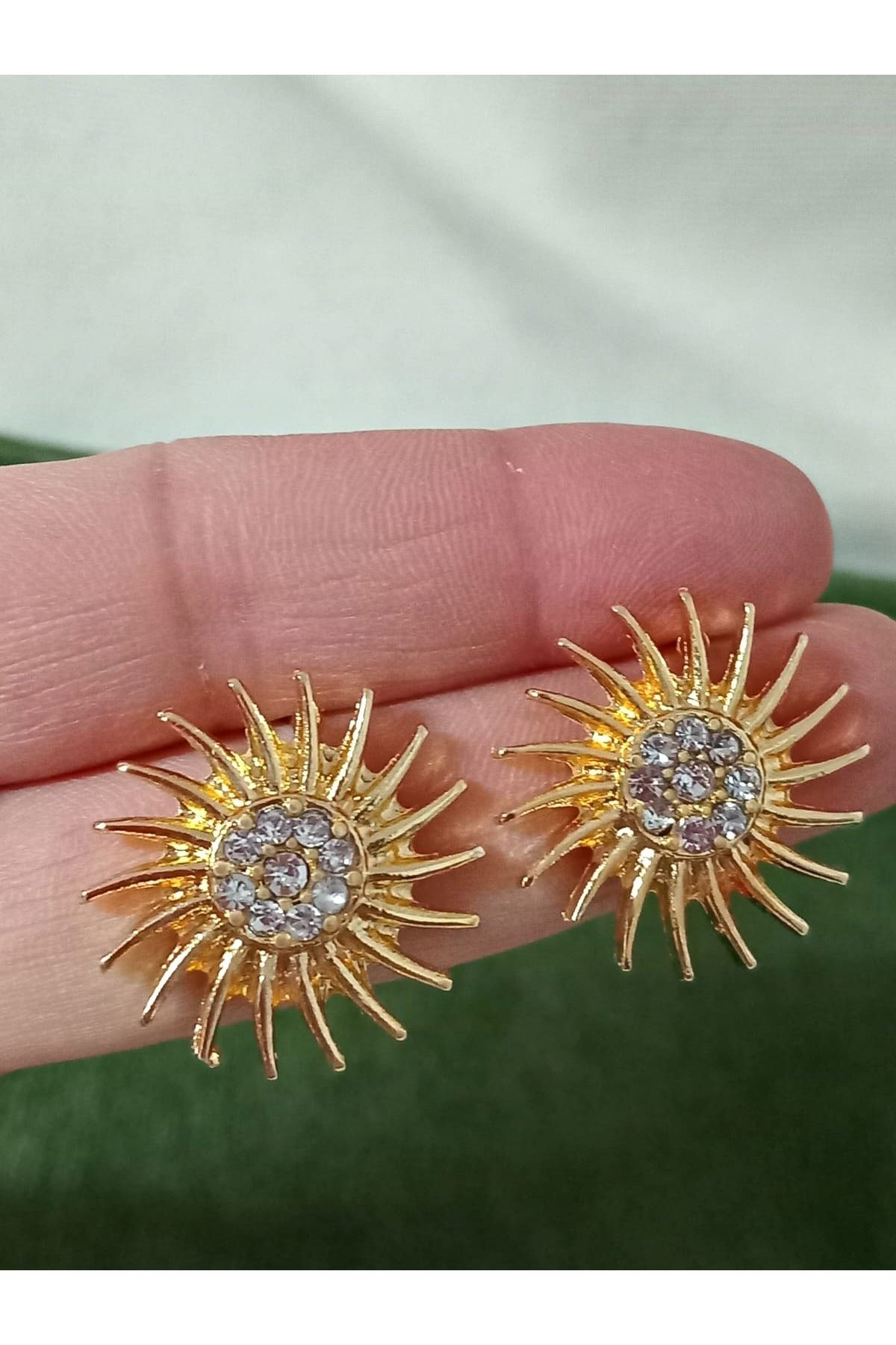 Gold Ortası Taşlı Güneş Şık Kadın Küpe