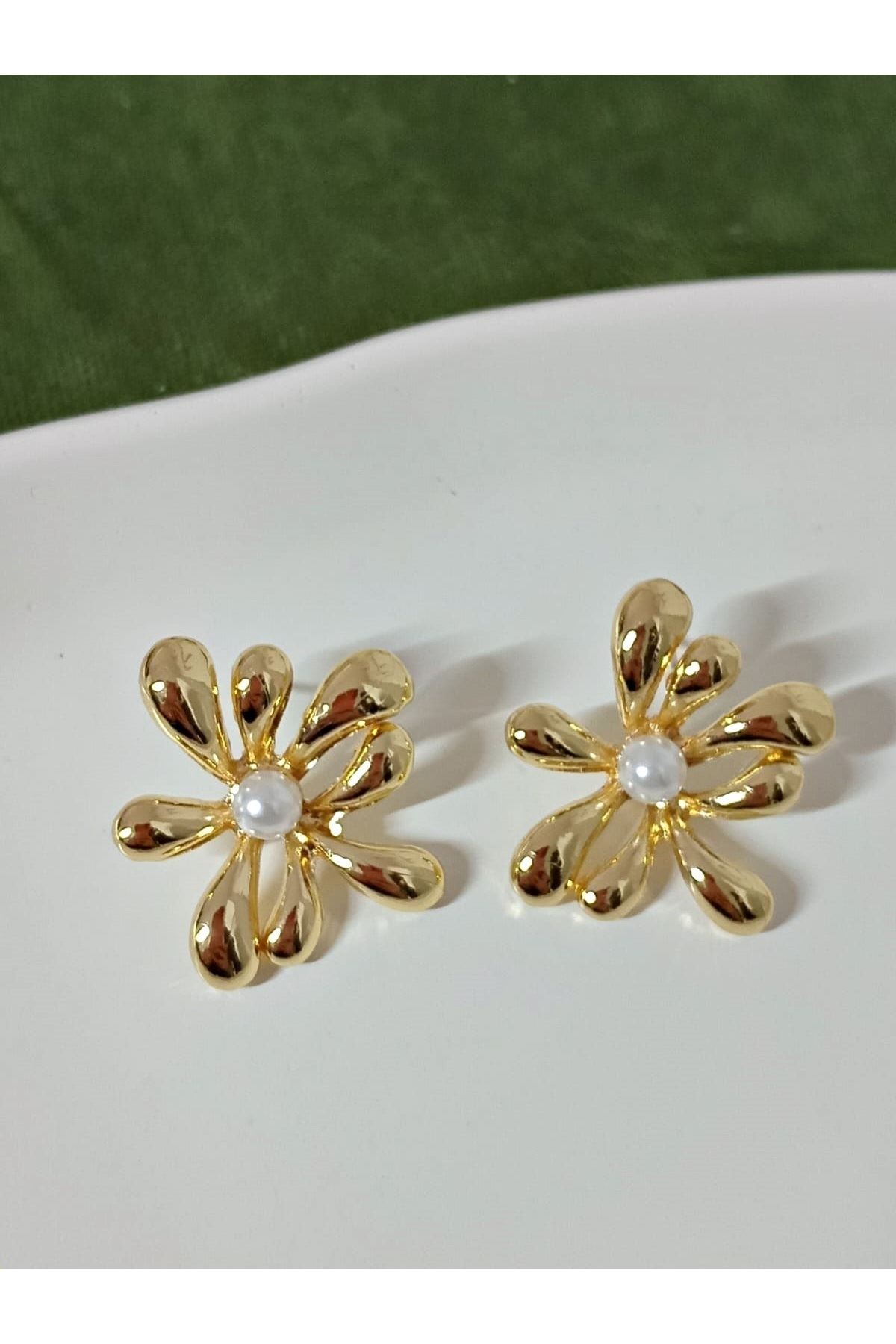Gold İncili Şekilsiz Şık Kadın Küpe