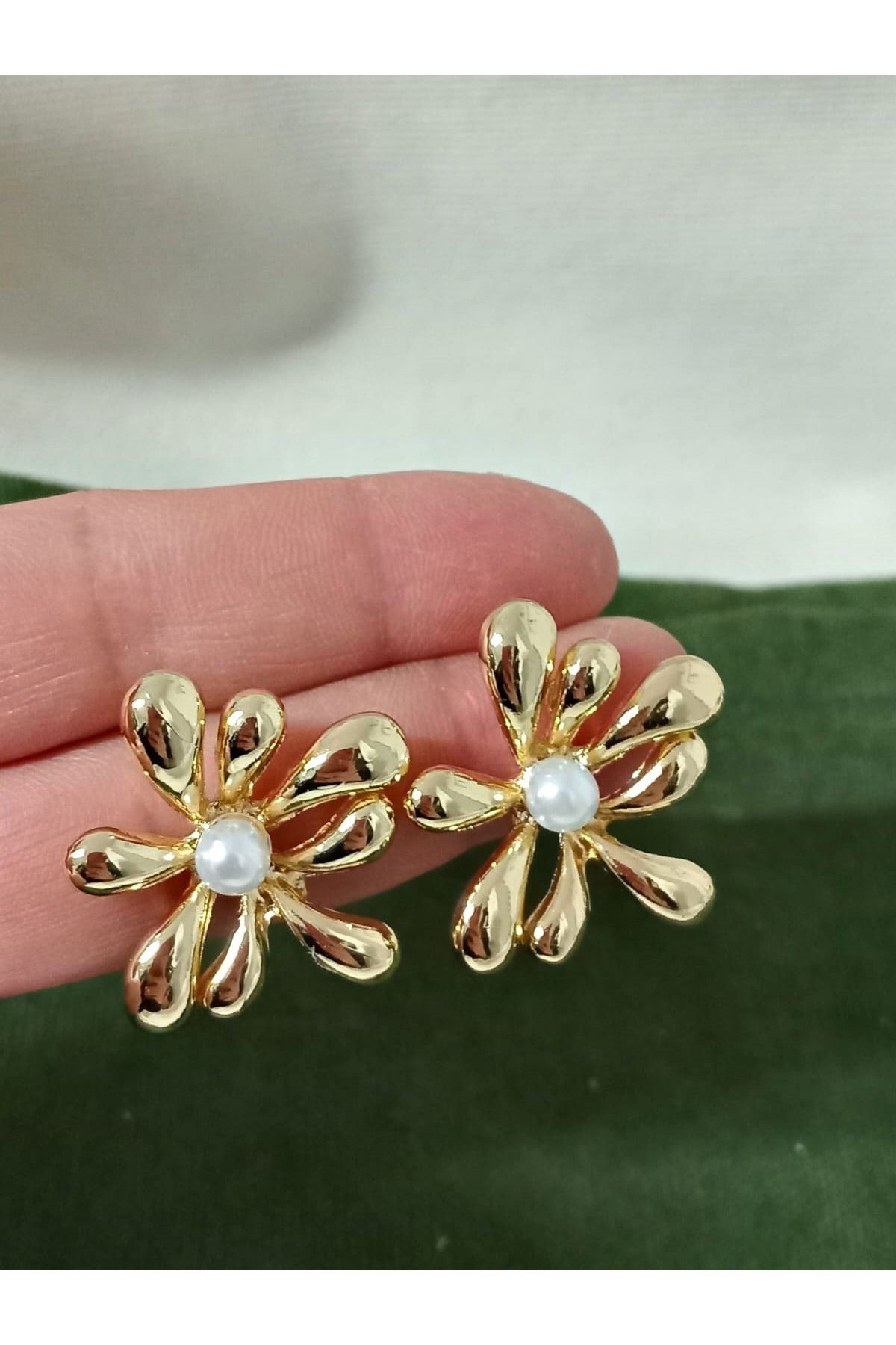Gold İncili Şekilsiz Şık Kadın Küpe