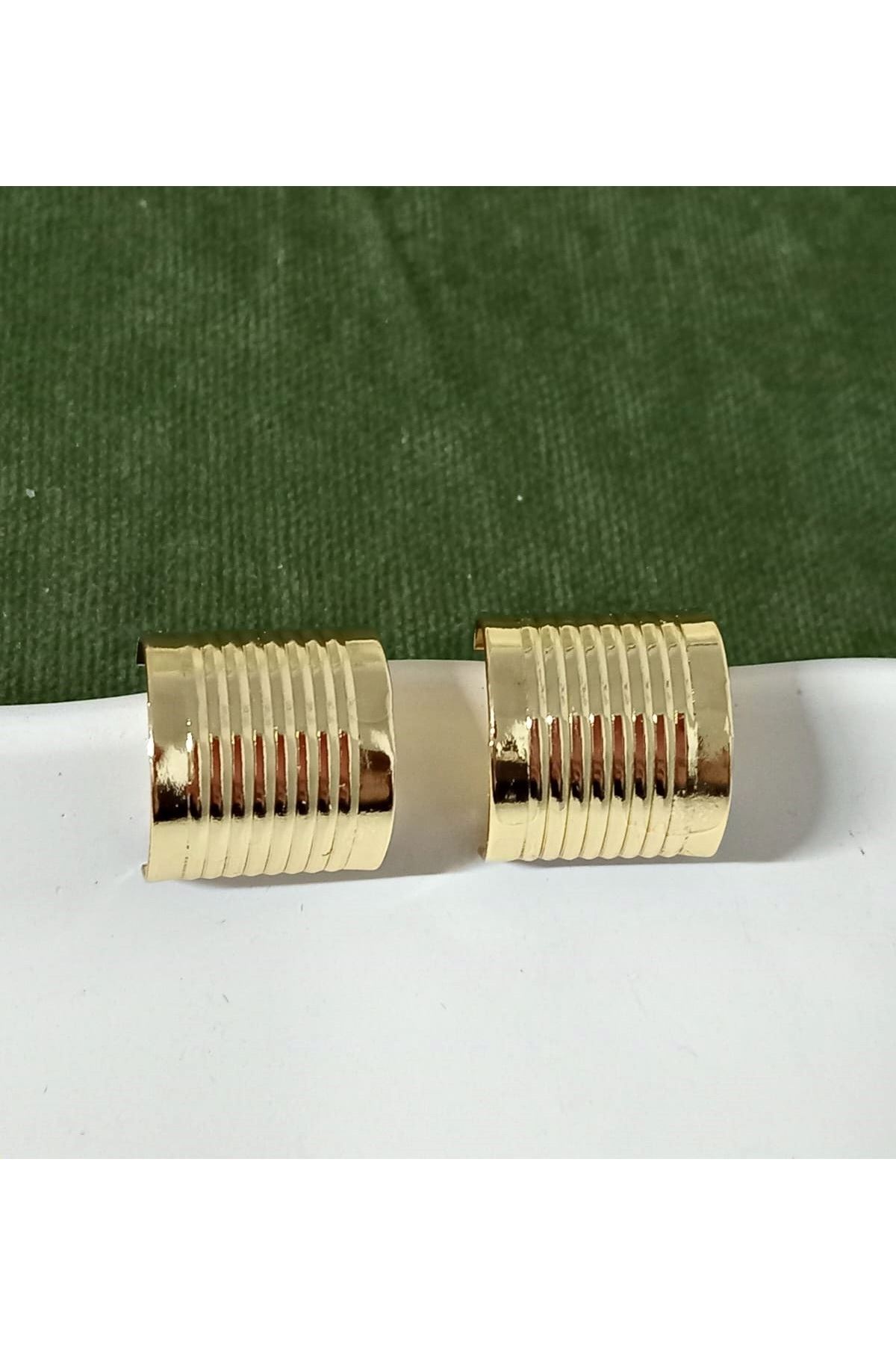 Gold C Şekilli Halka Hafif Şık Kadın Küpe